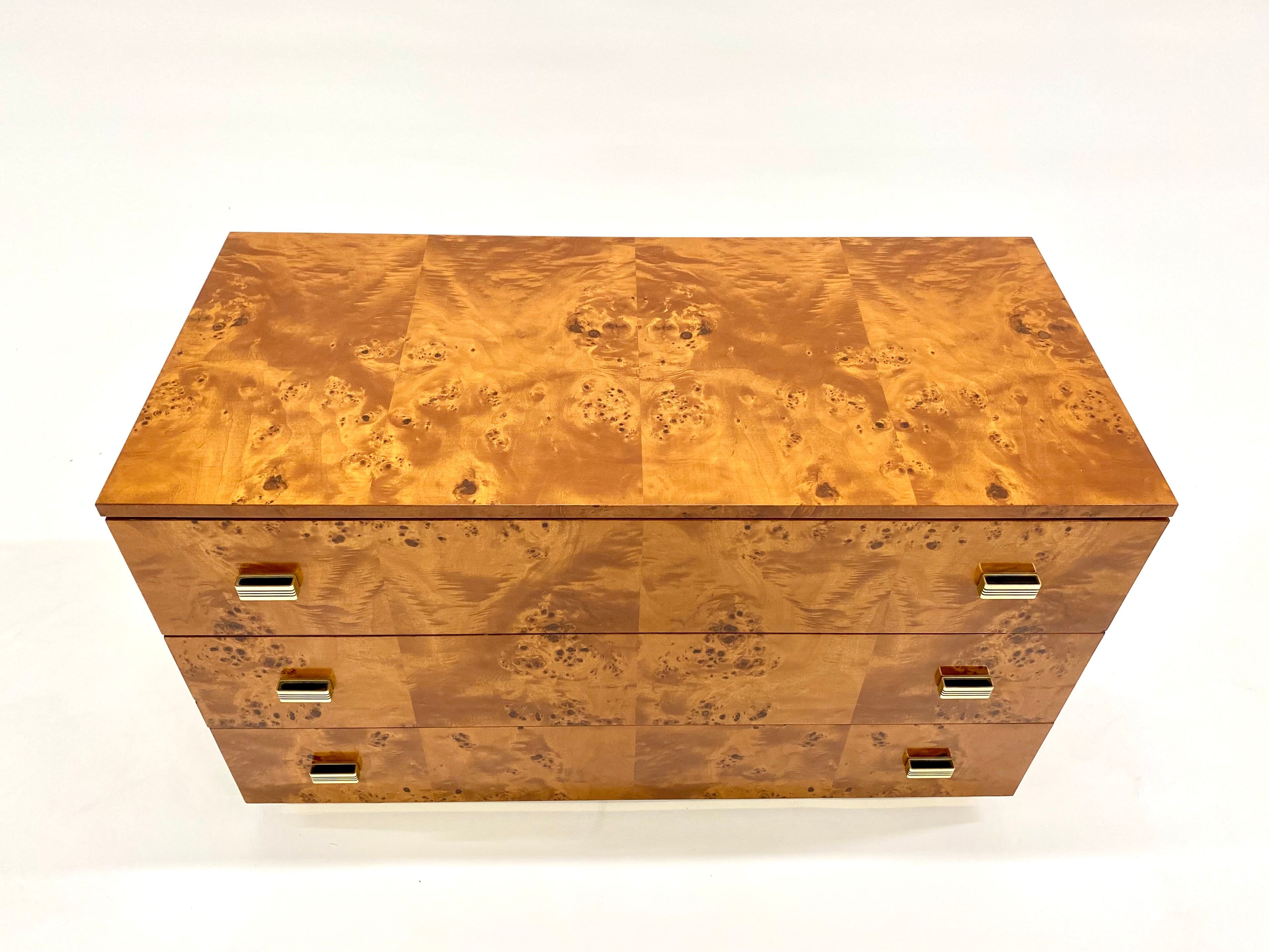 Chest of drawers in elm magnifying glass and brass 1970s
