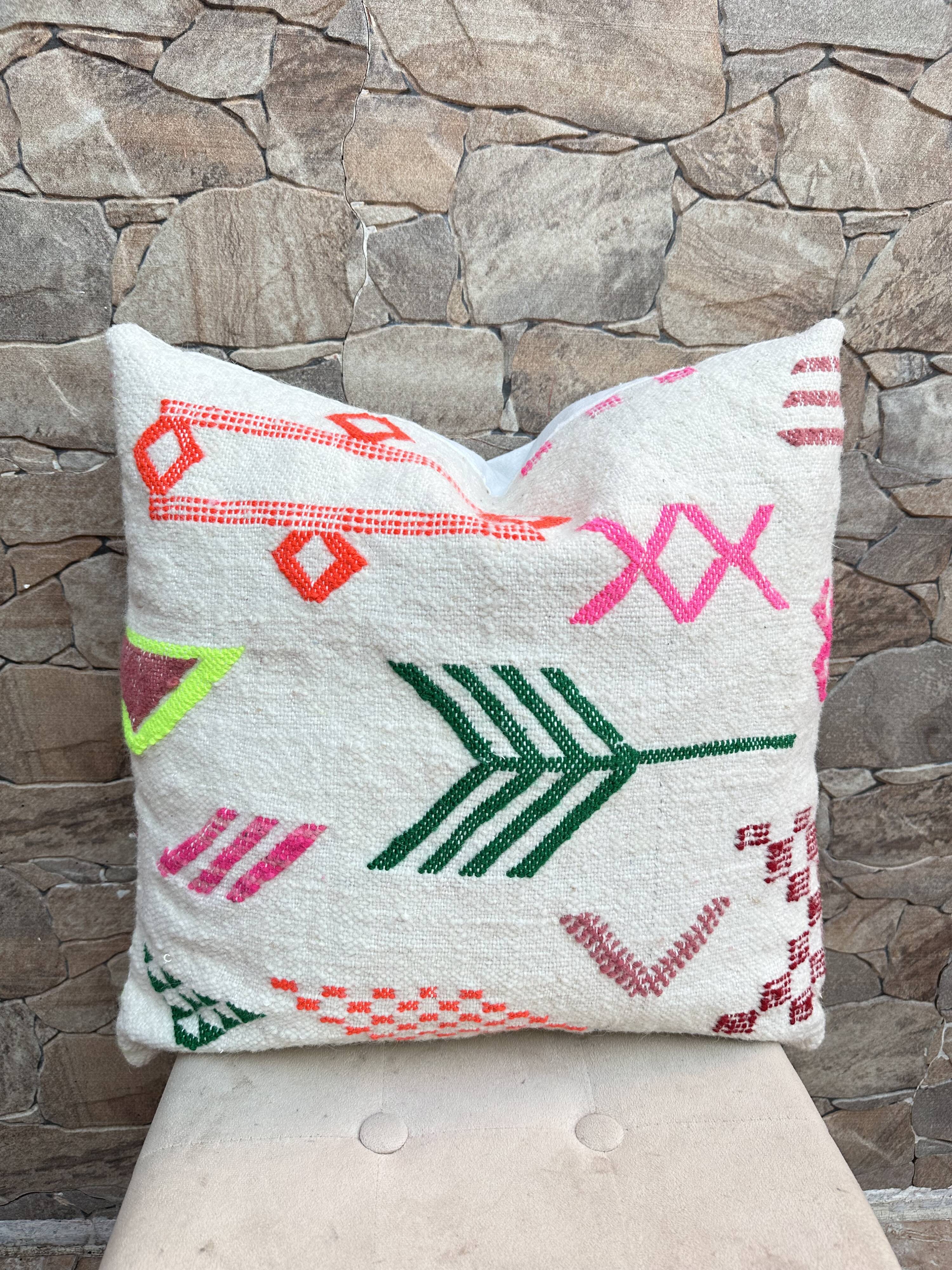 Handmade Berber wool cushion: Moroccan Kilim cushion (45x45cm)