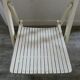 Chaise pliante en bois patine crème des années 70