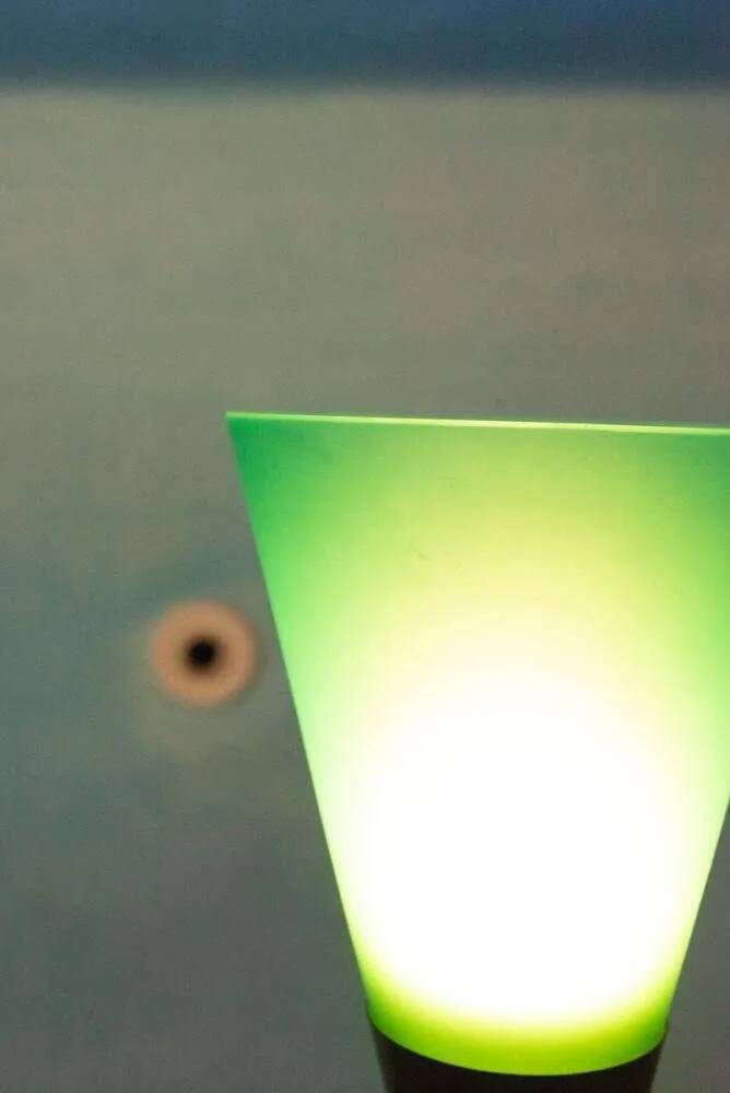 Vintage lamp from the 70s/80s, Memphis diabolo style.