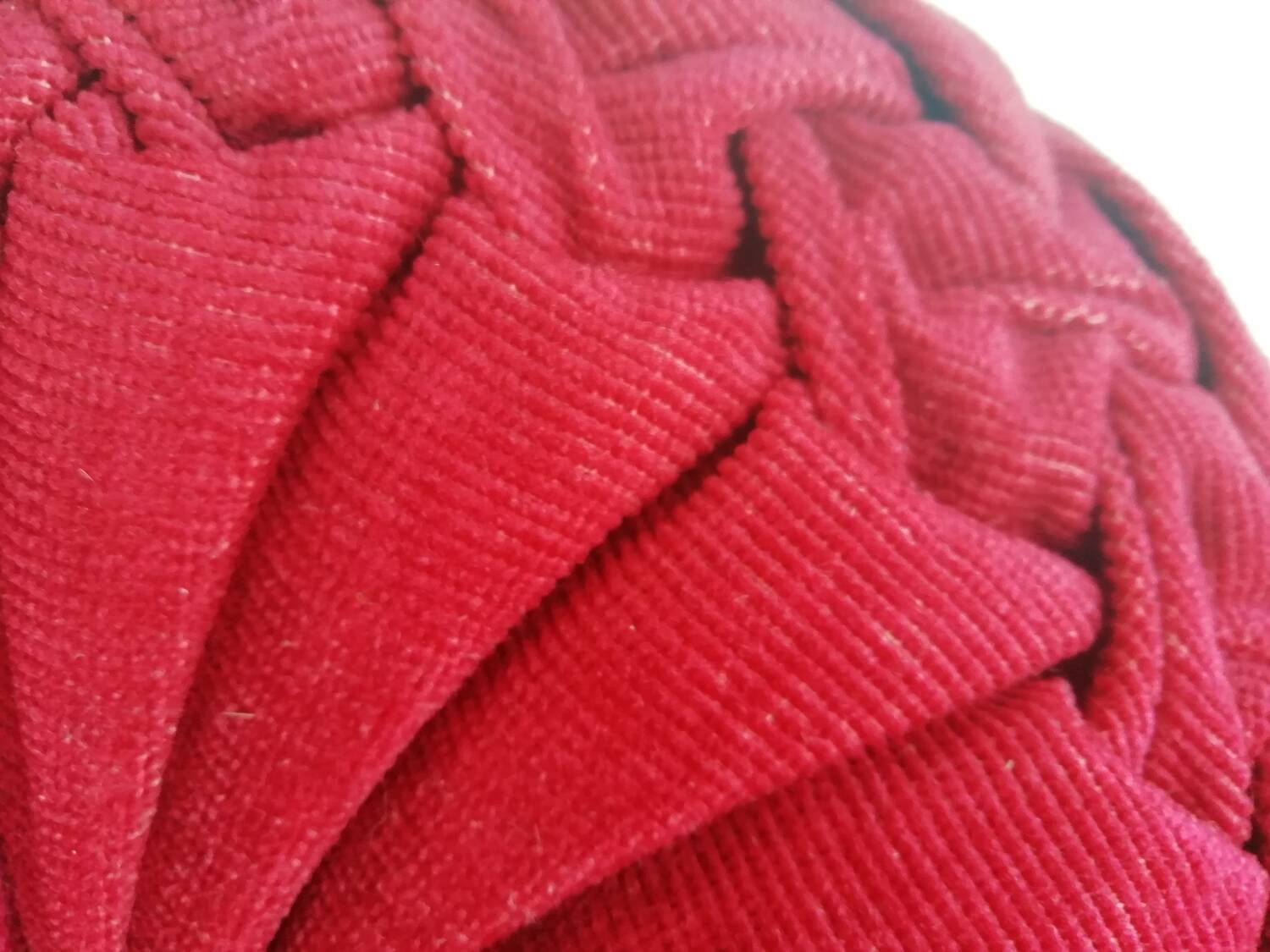 Round velvet cushion