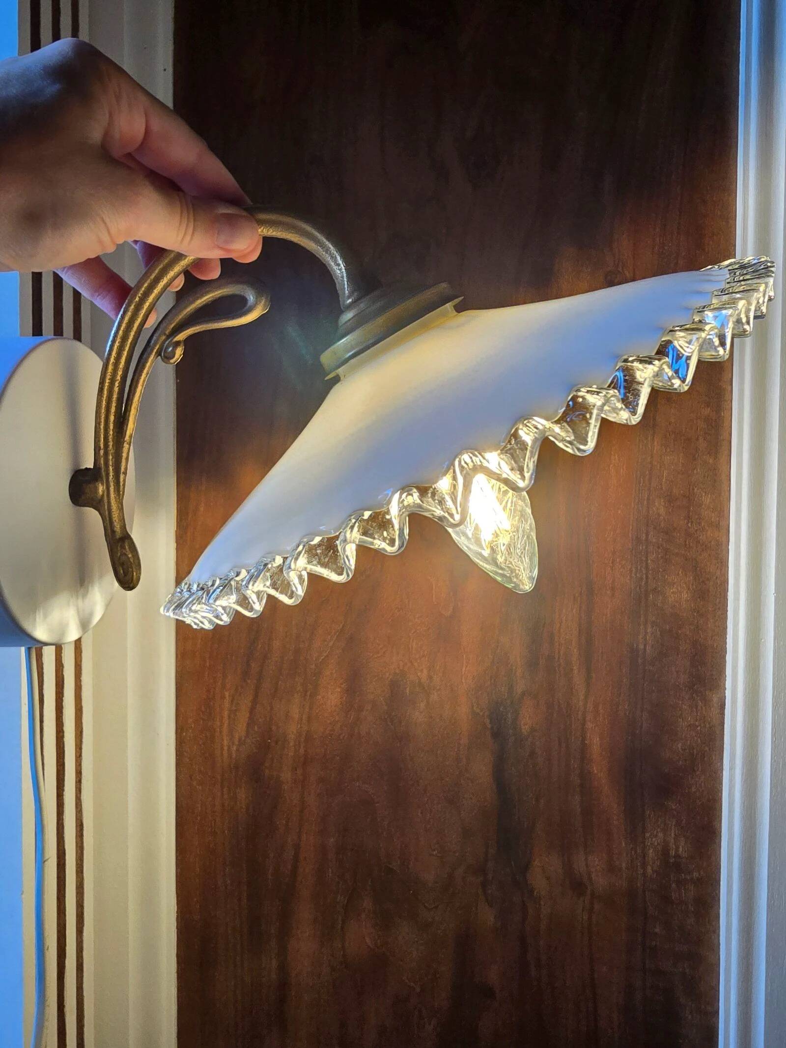 Pair of wall sconces in brass and wavy opaline glass