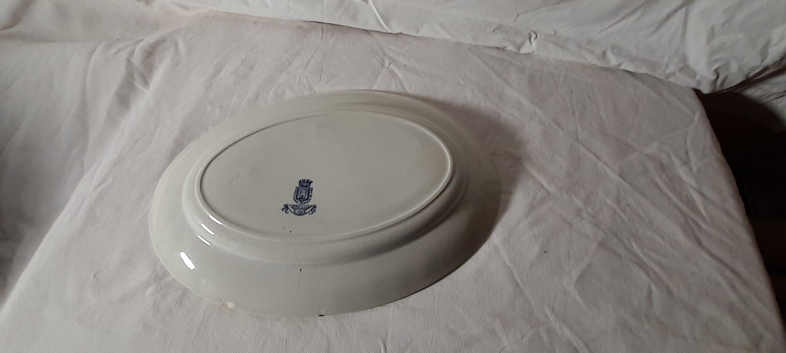 Oval plate in opaque porcelain from Gien model Russia L 34 cm