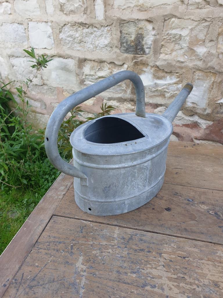 Zinc watering can