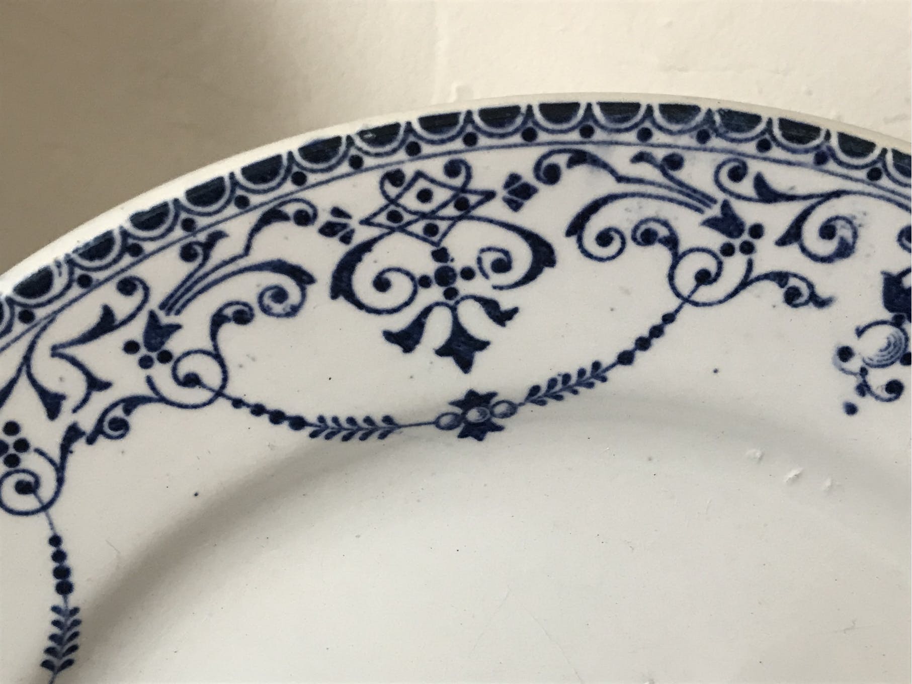 Lot of five flat plates Terre de fer