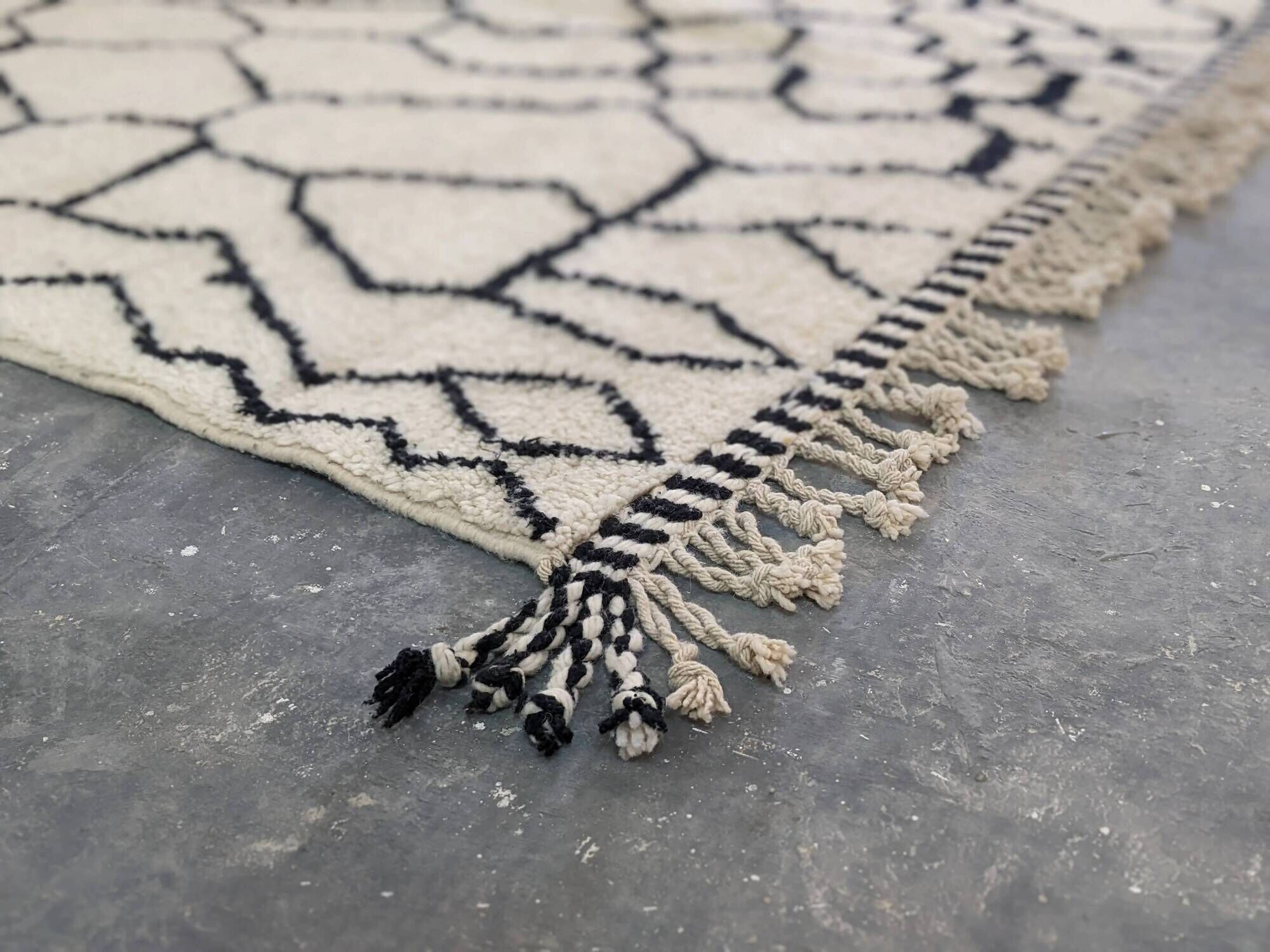 Large Beni Ouarain rug, 320 x 215 cm || 10.5 x 7.05 feet, G-378