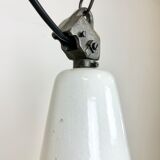 Suspension industrielle en émail blanc de Zaos, années 1960