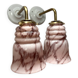 Paire d’appliques murales en opaline rose marbrée
