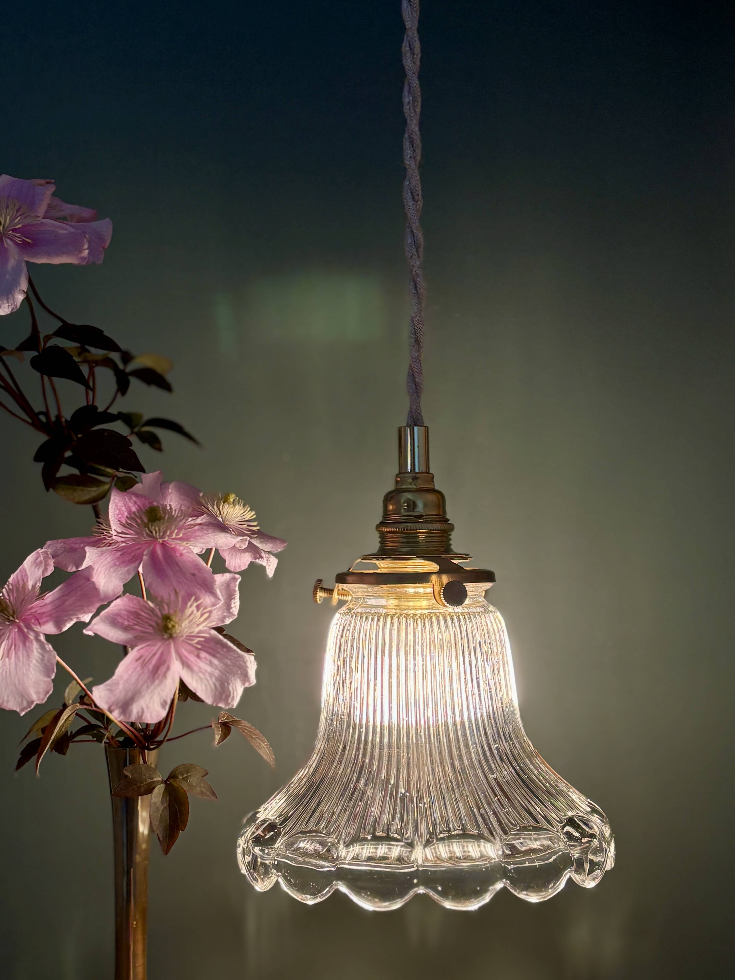 Suspension tulipe vintage en verre holophane