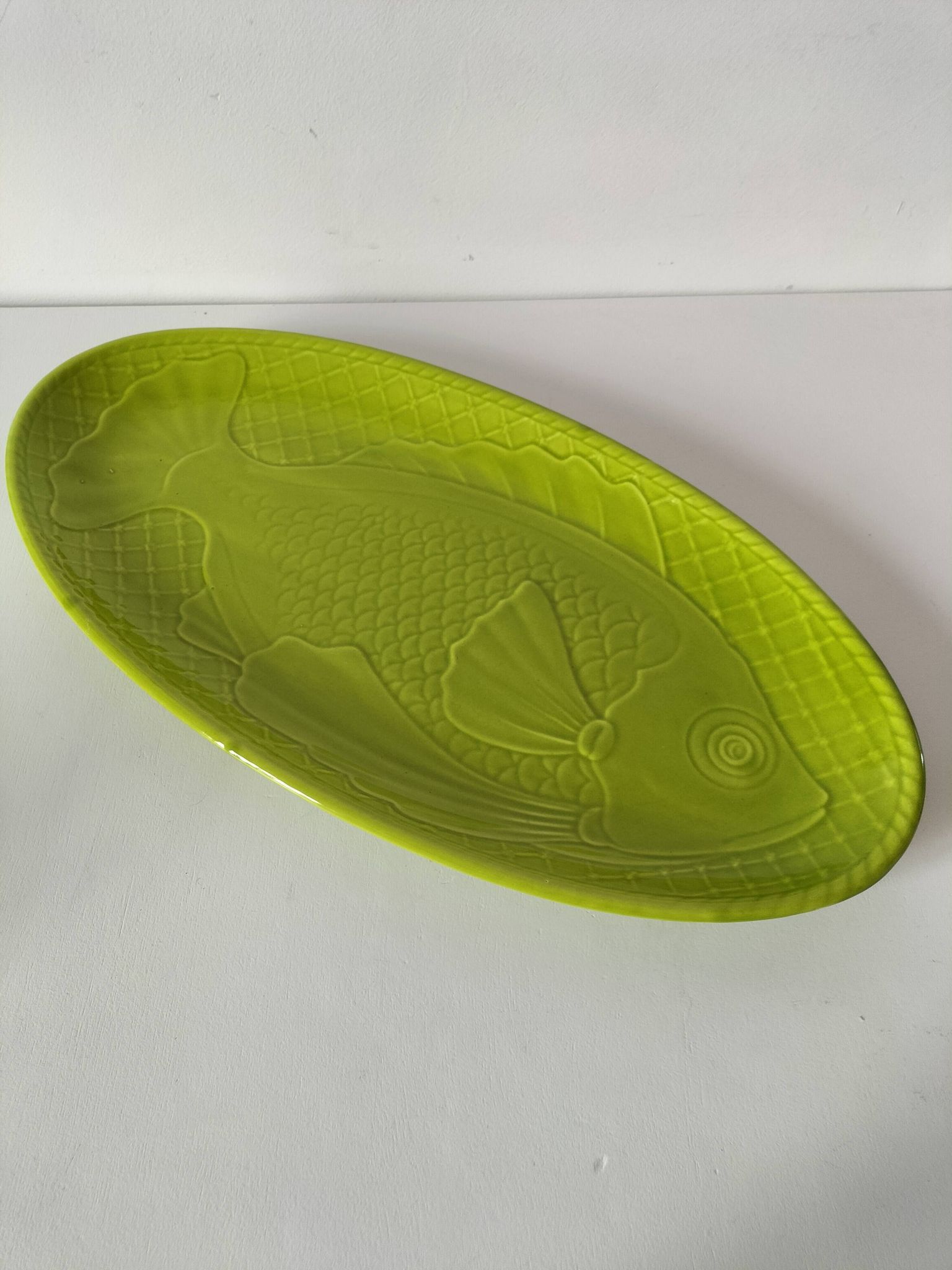 Plat à poisson Gien vert vintage en relief