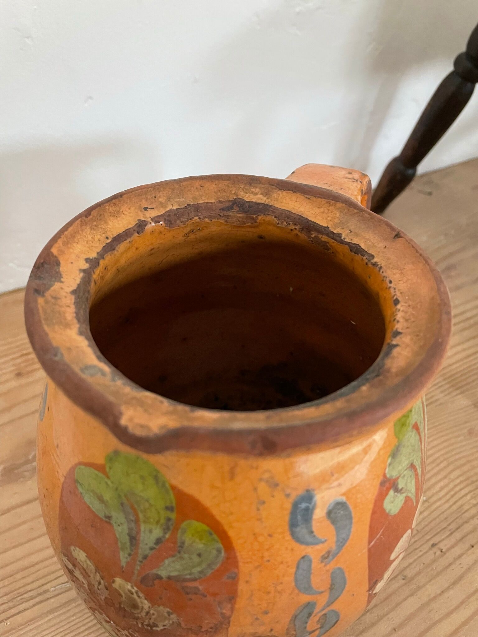 Vase vintage en terre cuite peint à la main