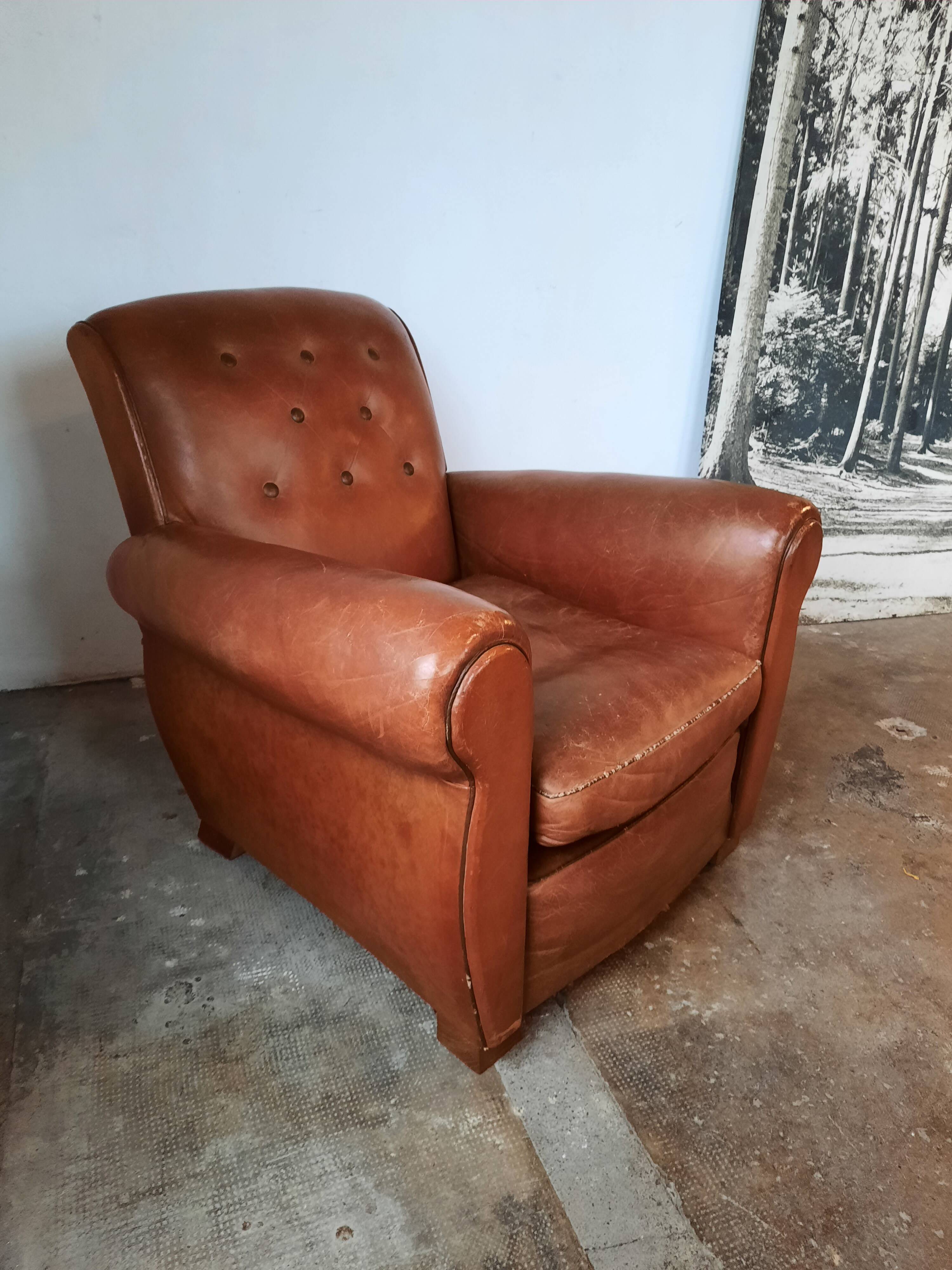 Ancien fauteuil club en cuir, vers 1940 style art déco