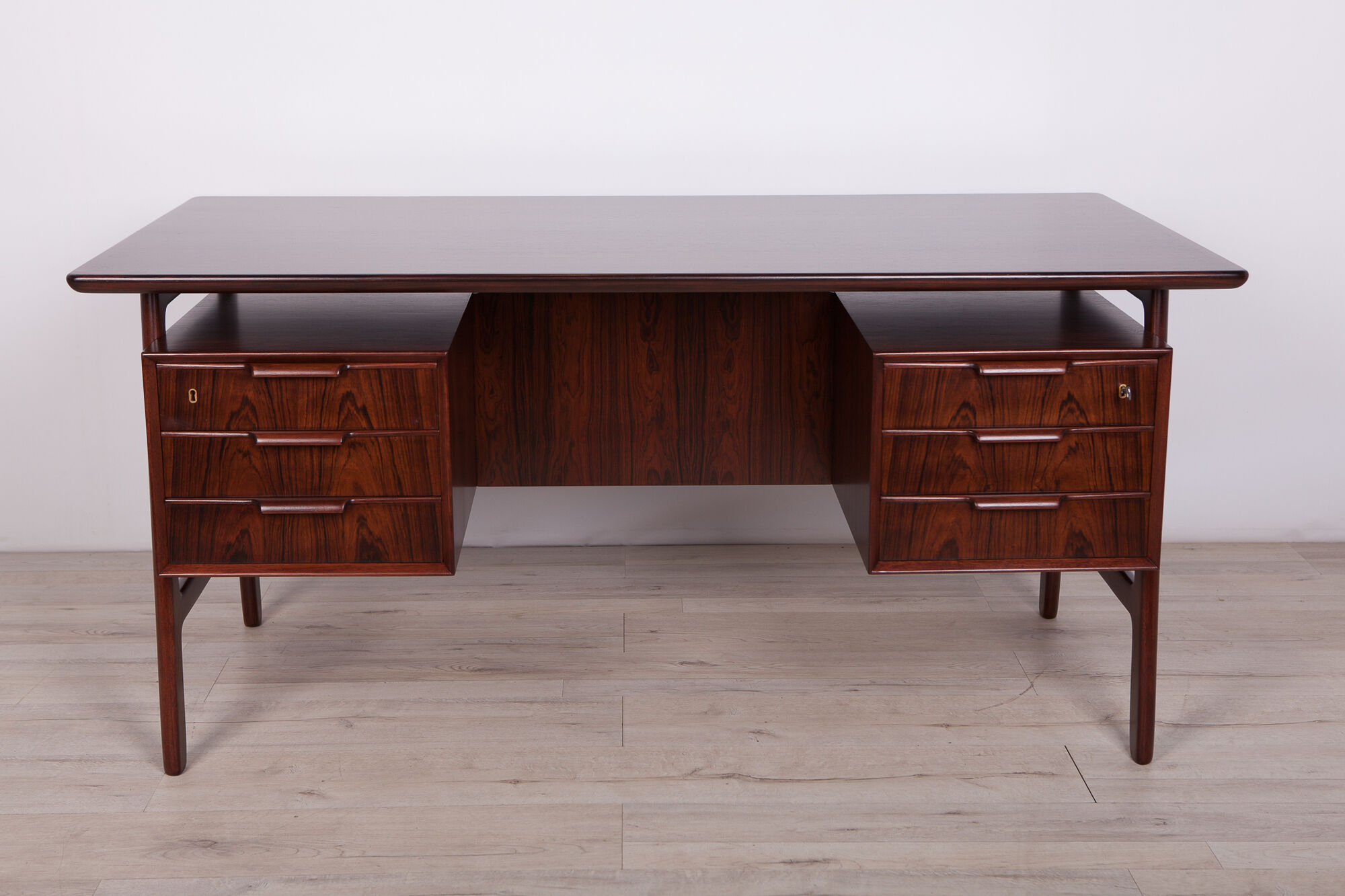 Bureau en bois model 75 Desk de Omann Jun années 1960