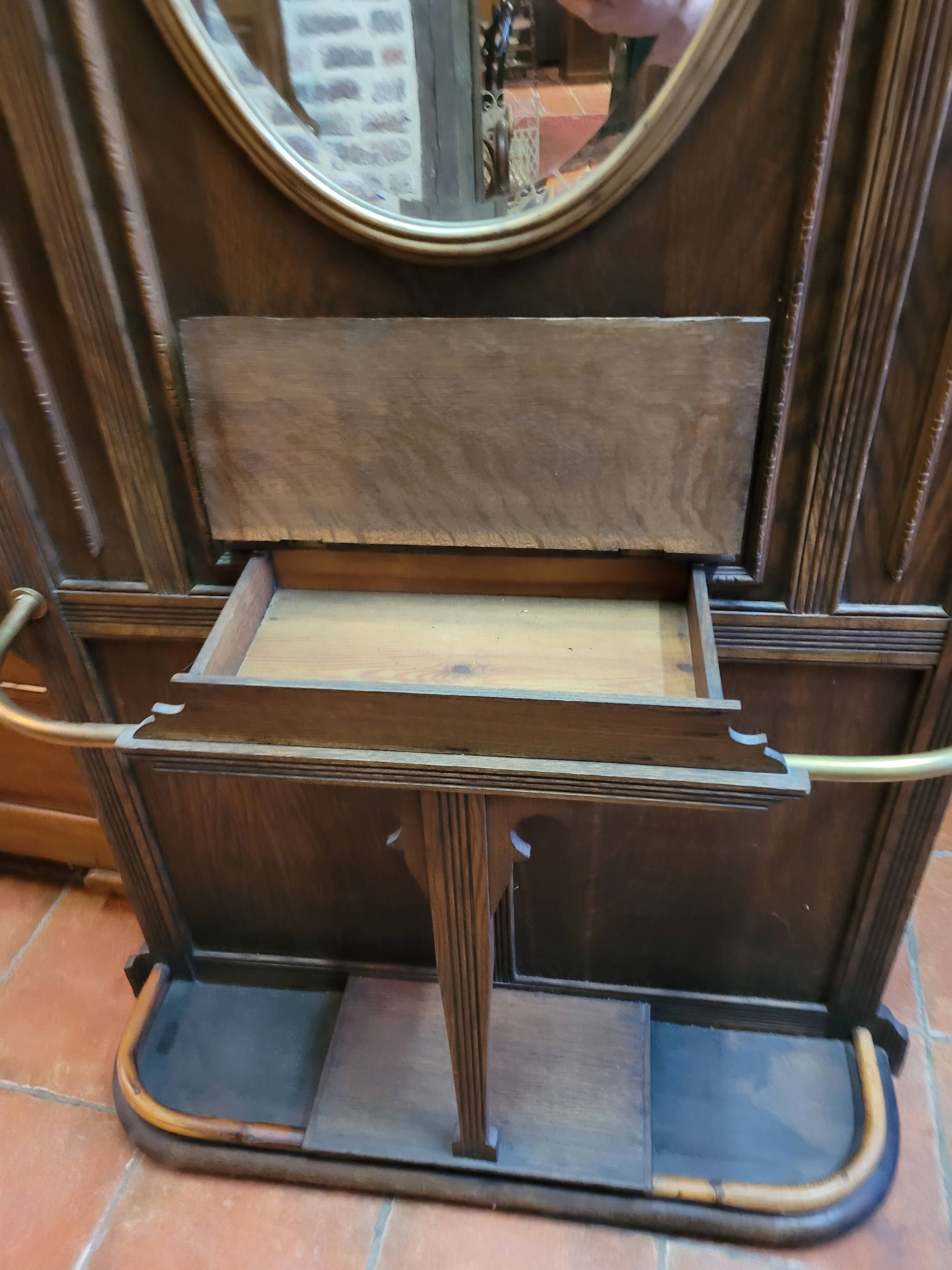 Old cloakroom or coat rack in oak