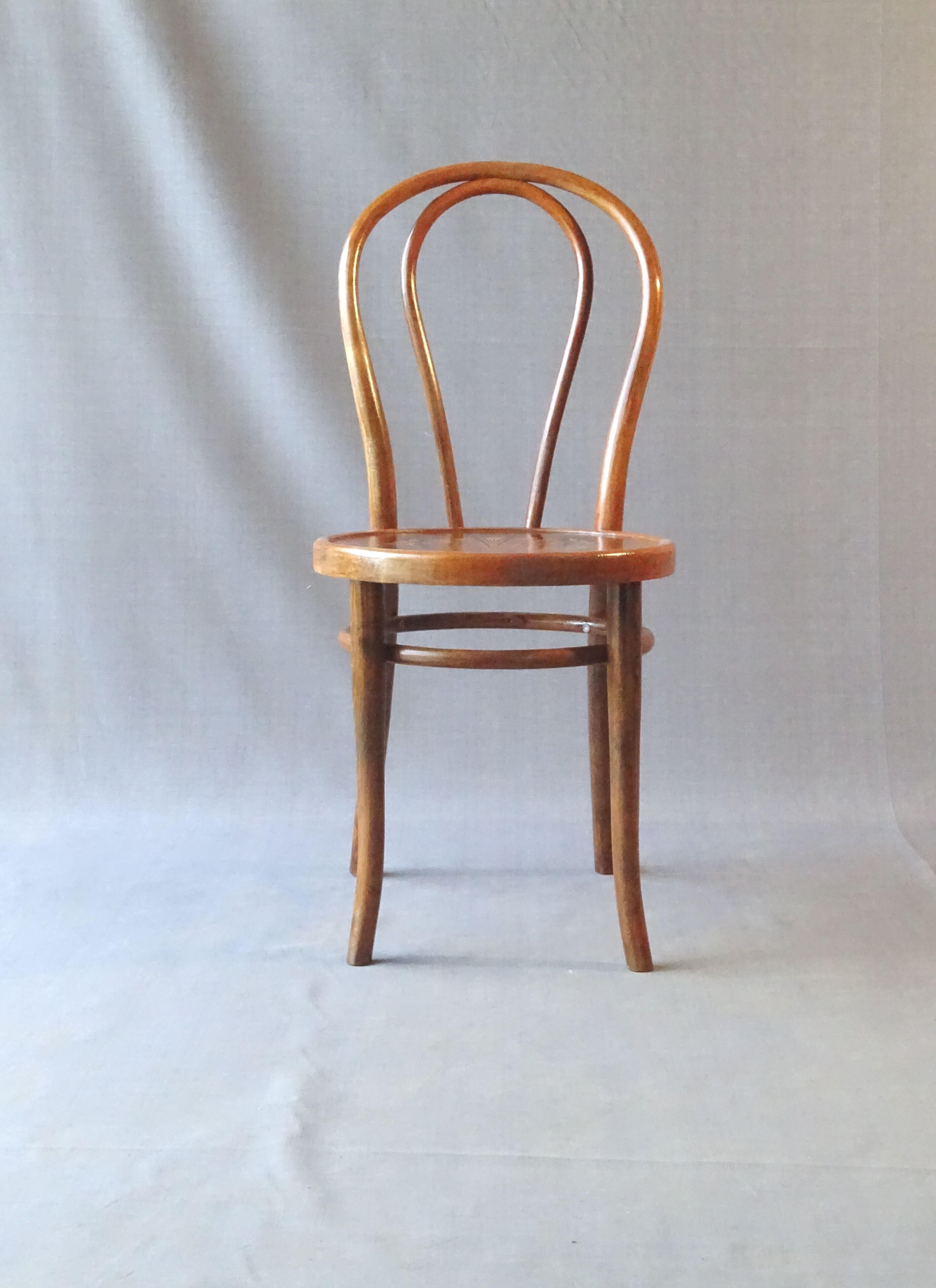 Thonet bistro chair N°18 art nouveau wood seat, production 1925