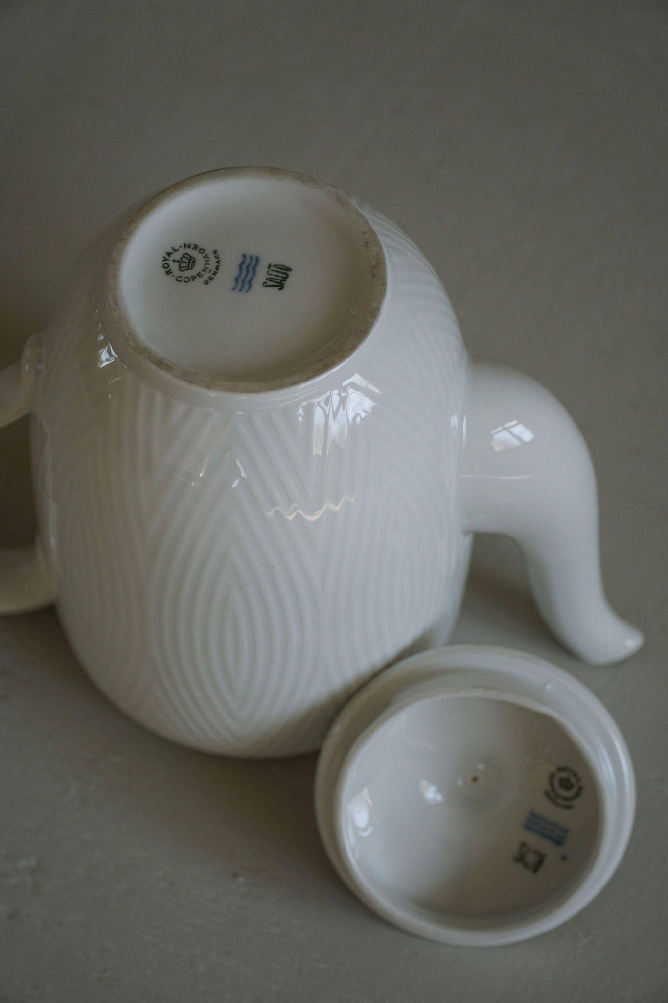 Axel Salto, porcelain service set by Royal Copenhagen, mid-century, 1956