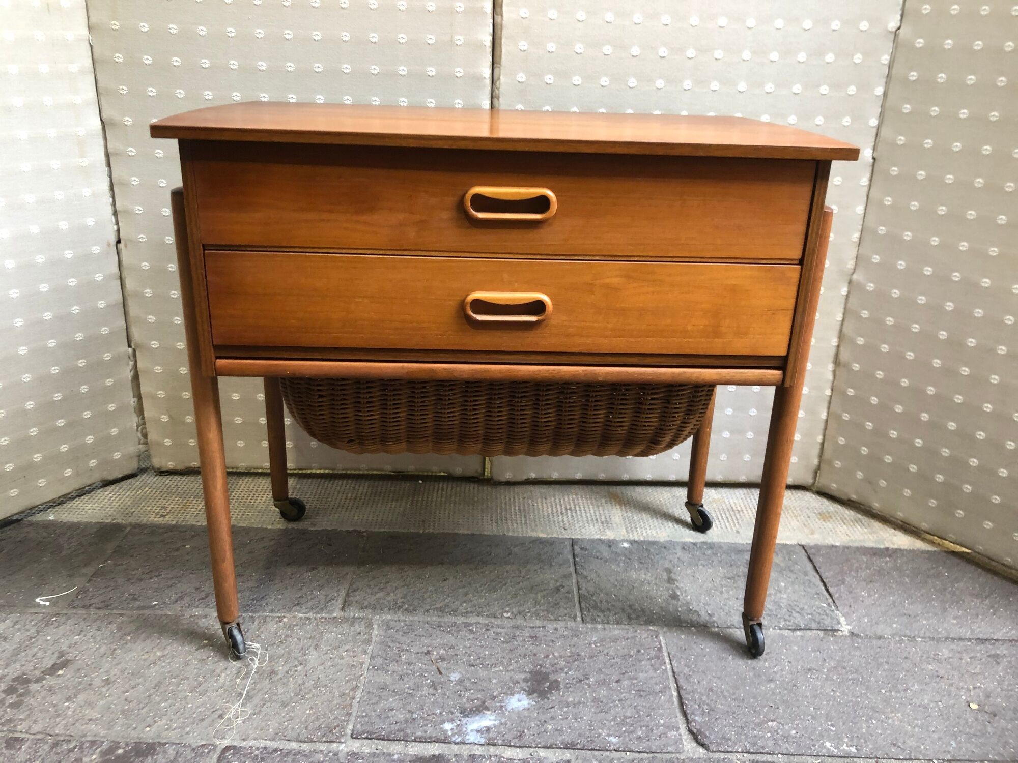 Travailleuse en teck et rotin vintage années 1960