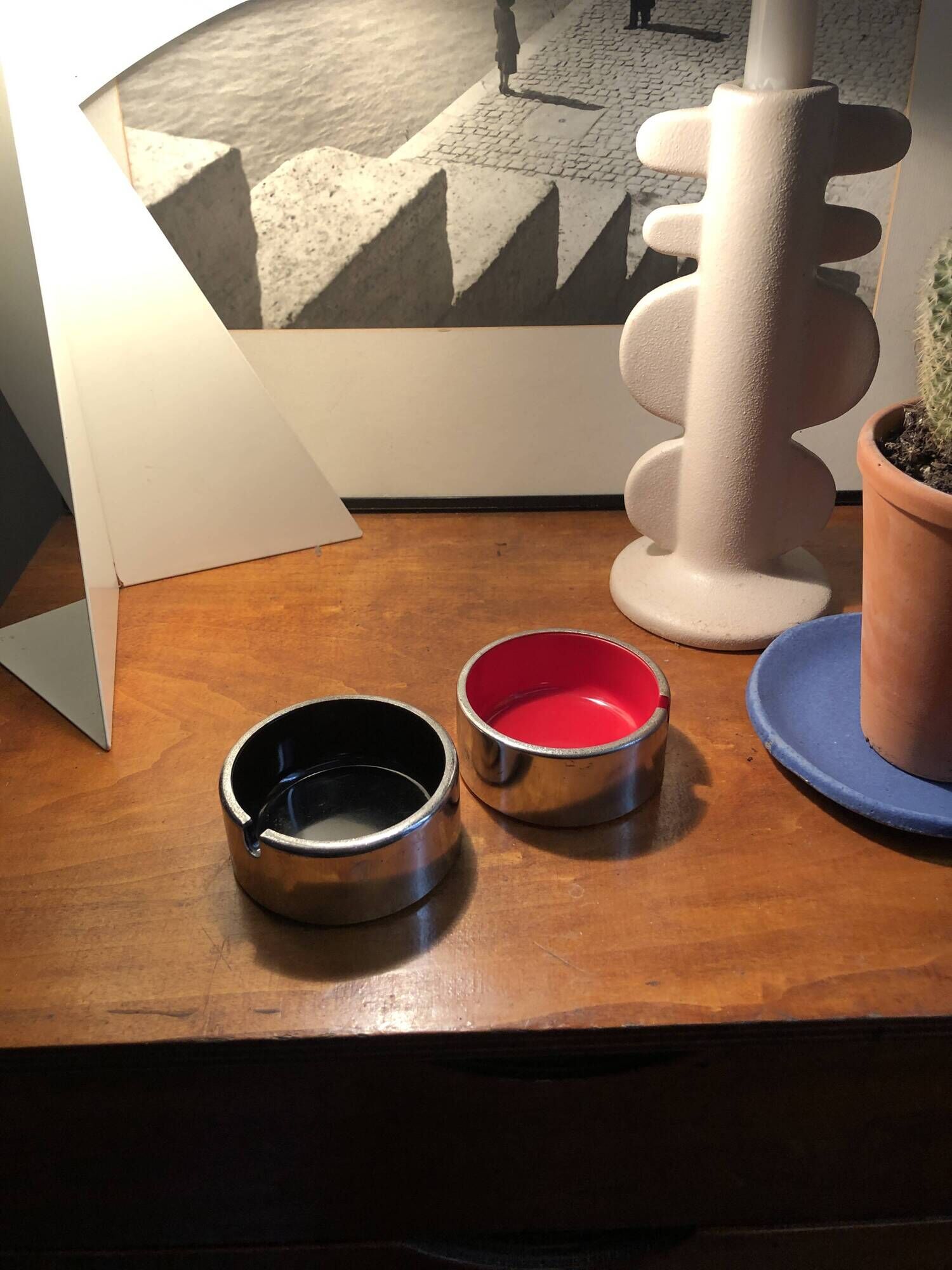 2 vintage ashtrays Isamu Kenmochi space age black and red Japan 1960