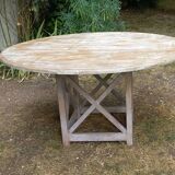 Round table in limed oak