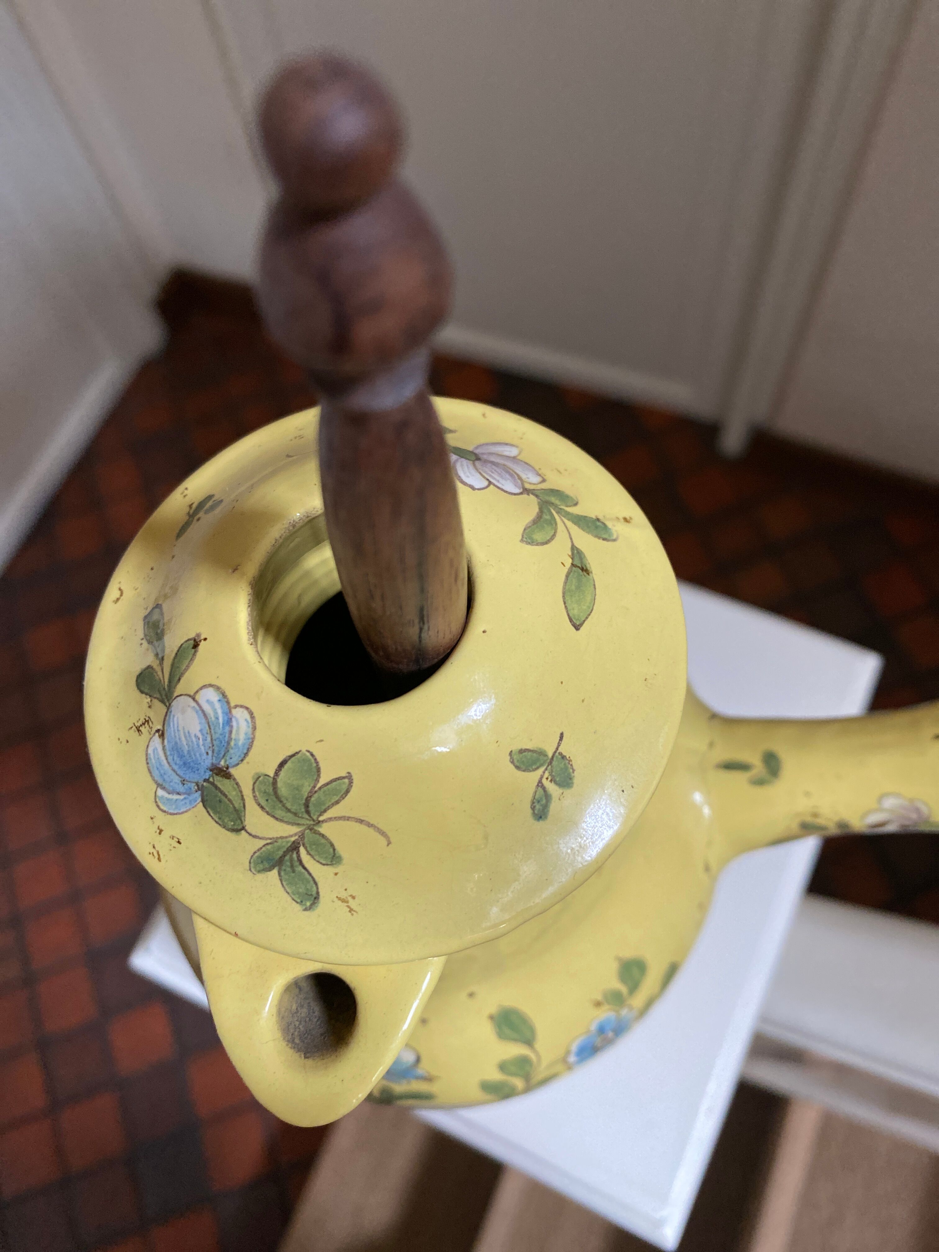 Porcelain chocolatière