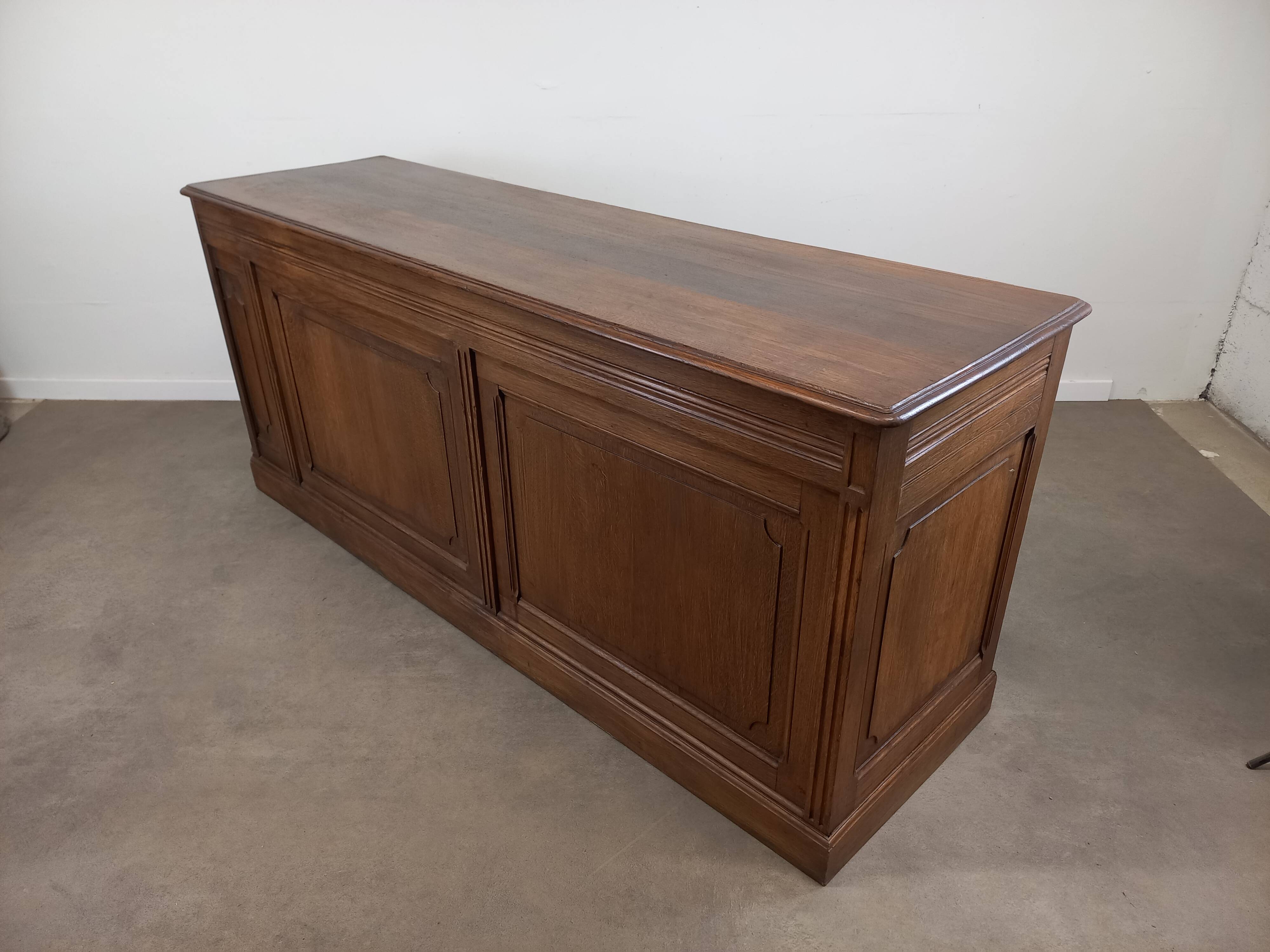 Banque de magasin à tiroirs en chêne