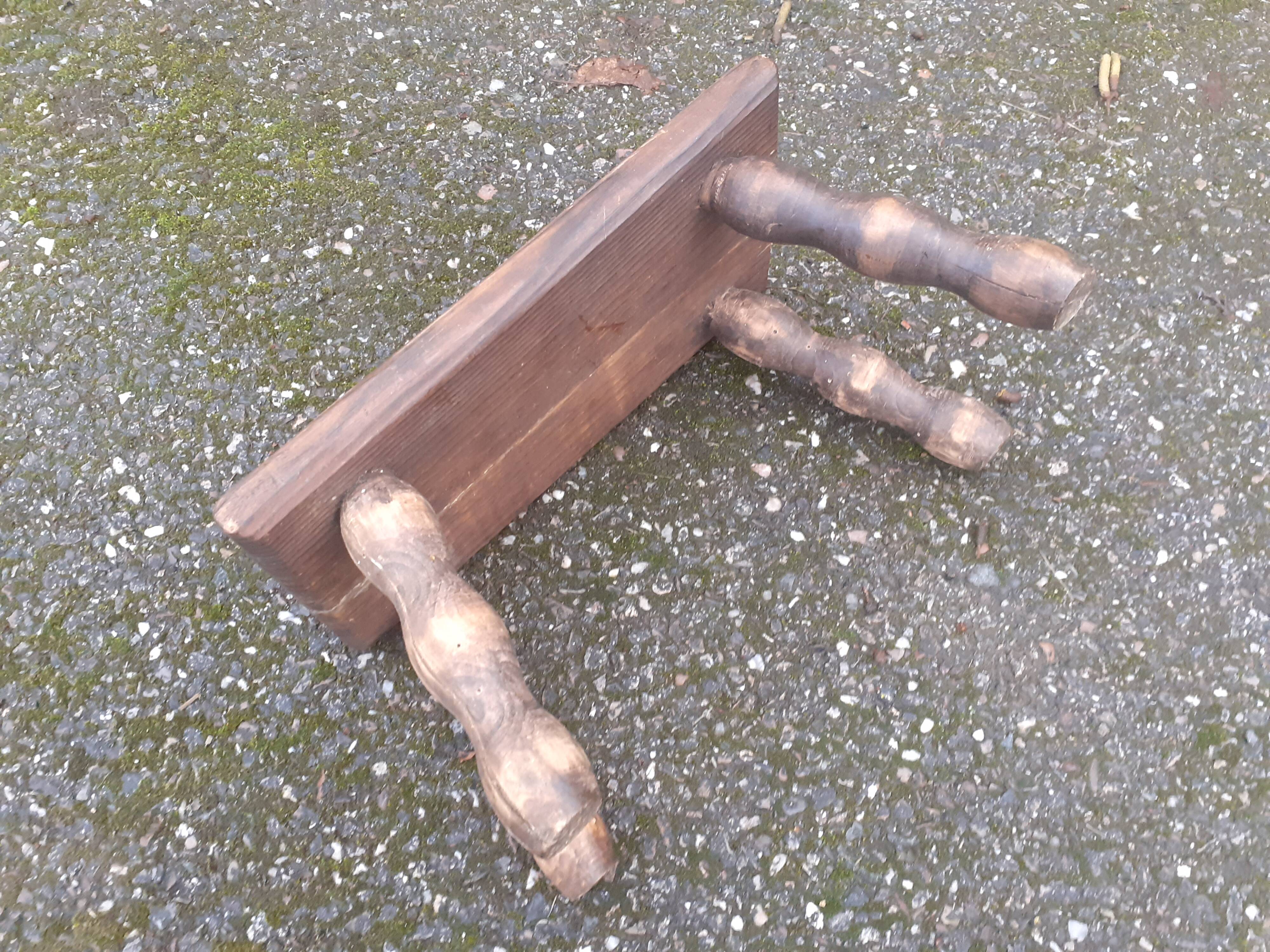 Small footrest bench