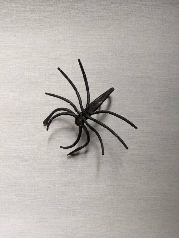 Sculpture artisanale scorpion métal cabinet de curiosité objet arthropode