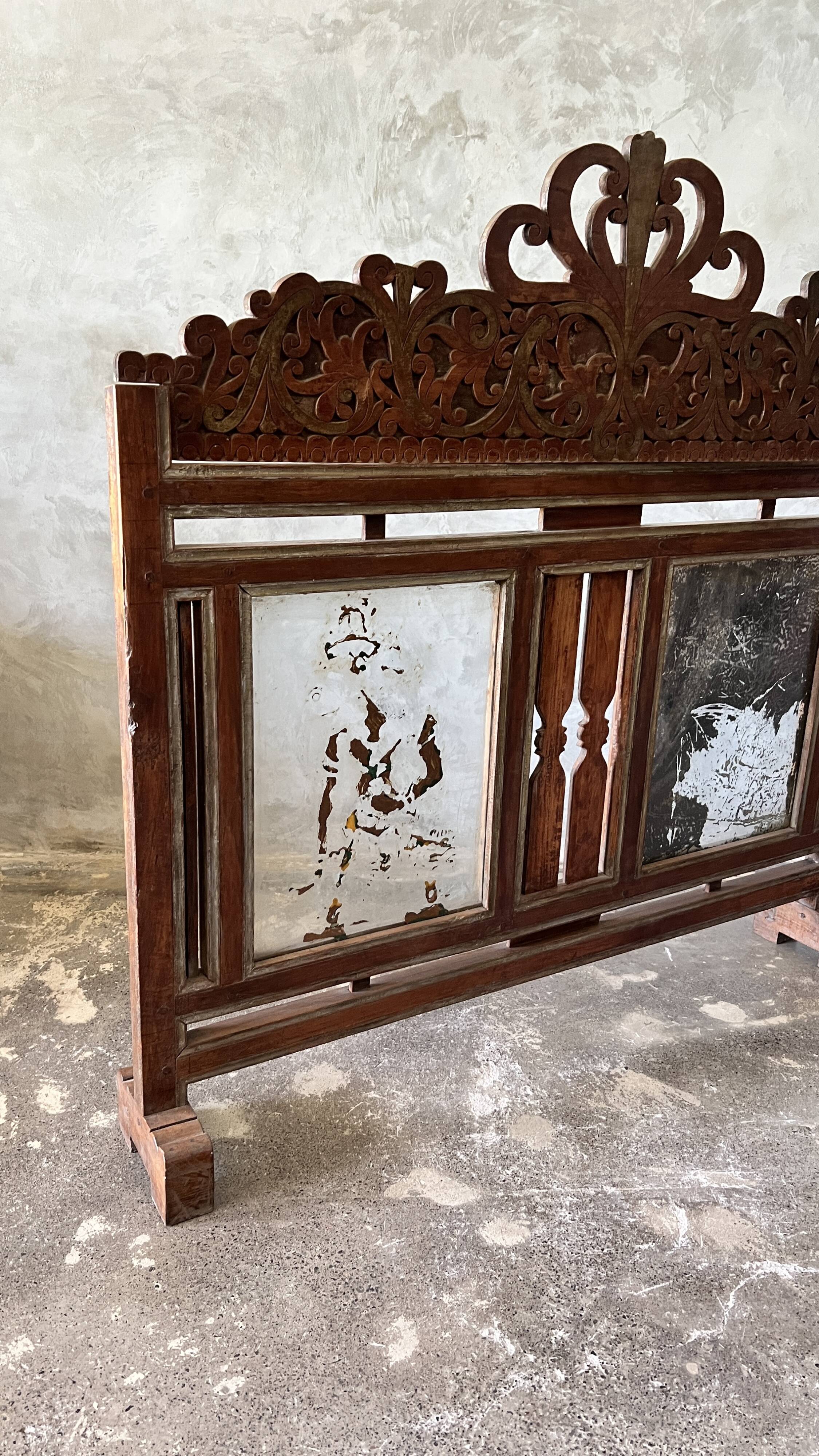 Small Indonesian screen in carved wood H:104 L:106