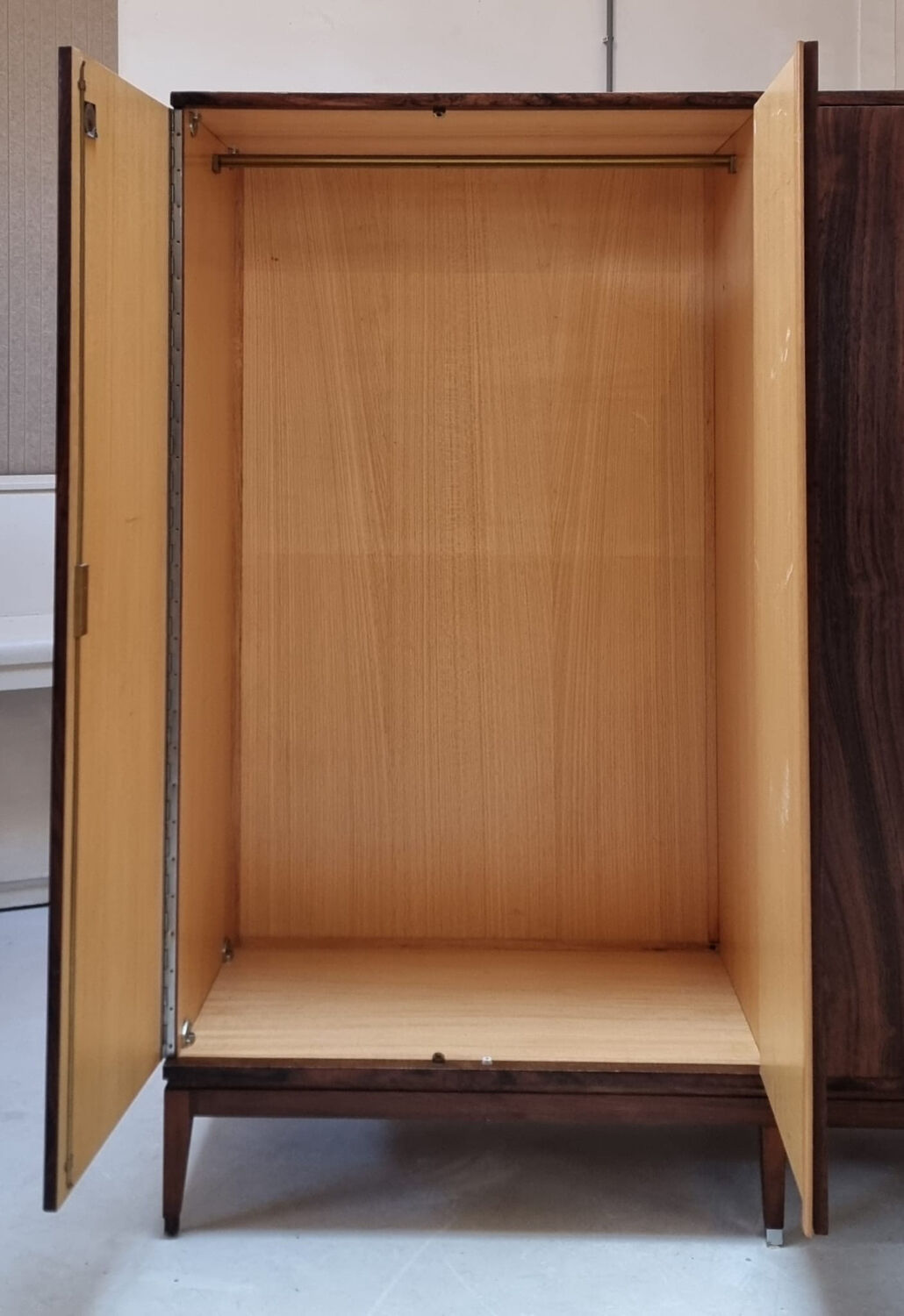 Armoire du milieu du siècle