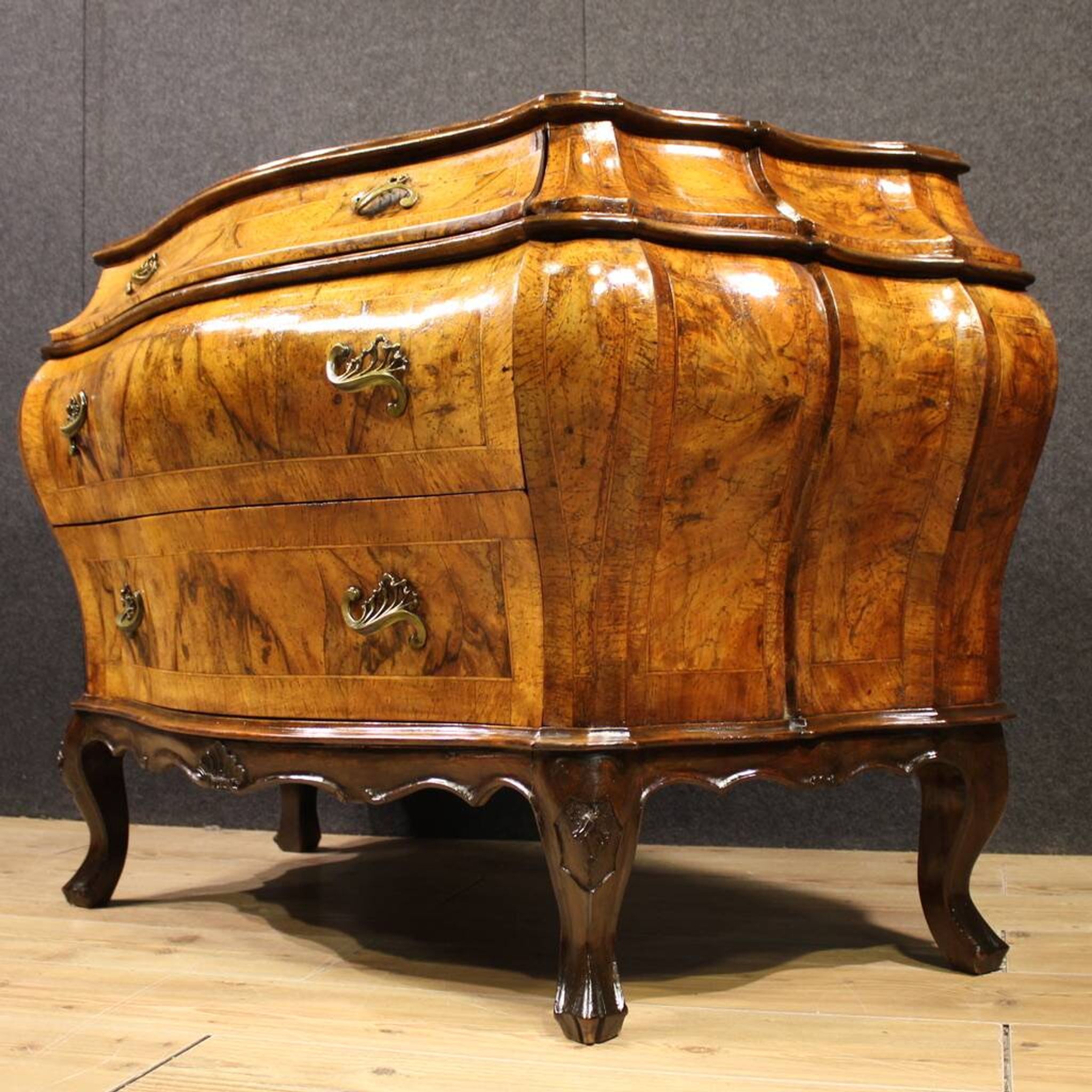 Commode en bois vénitienne du 20ème siècle