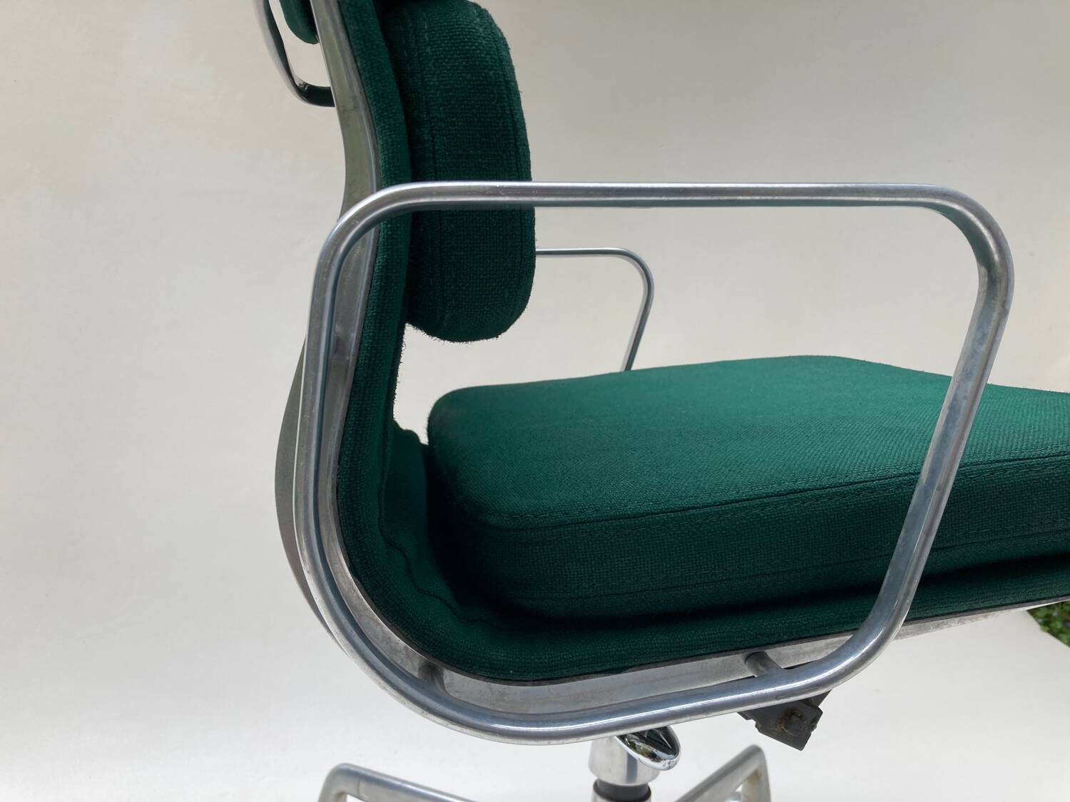 Eames EA 217 office chair