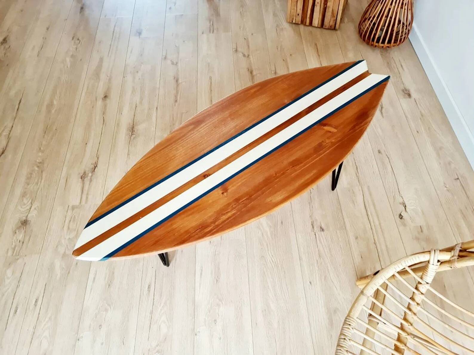 Surf coffee table | pin legs