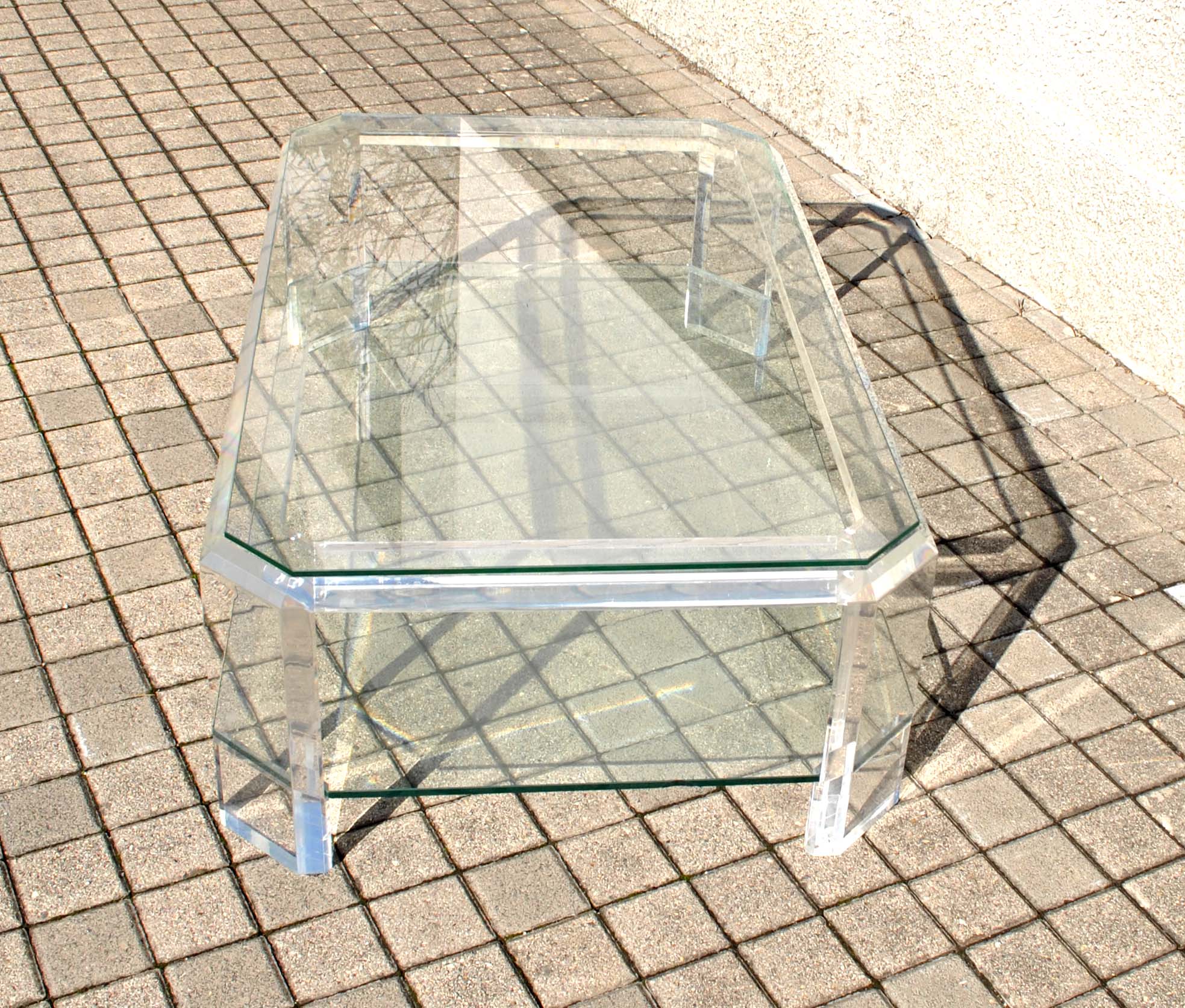 Modernist coffee table in glass and plexiglass altuglas design David Lange 1980