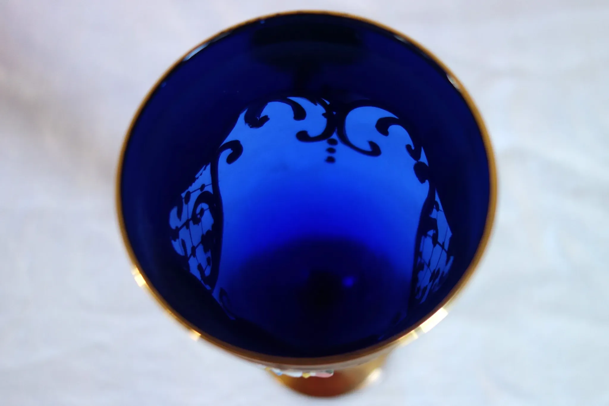 12 cobalt blue and gold Murano glass flutes, mid-20th century.