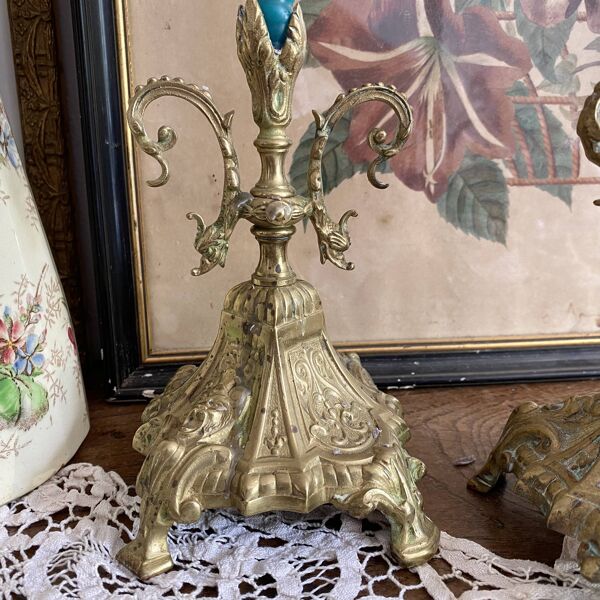 Paire de bougeoirs anciens en bronze