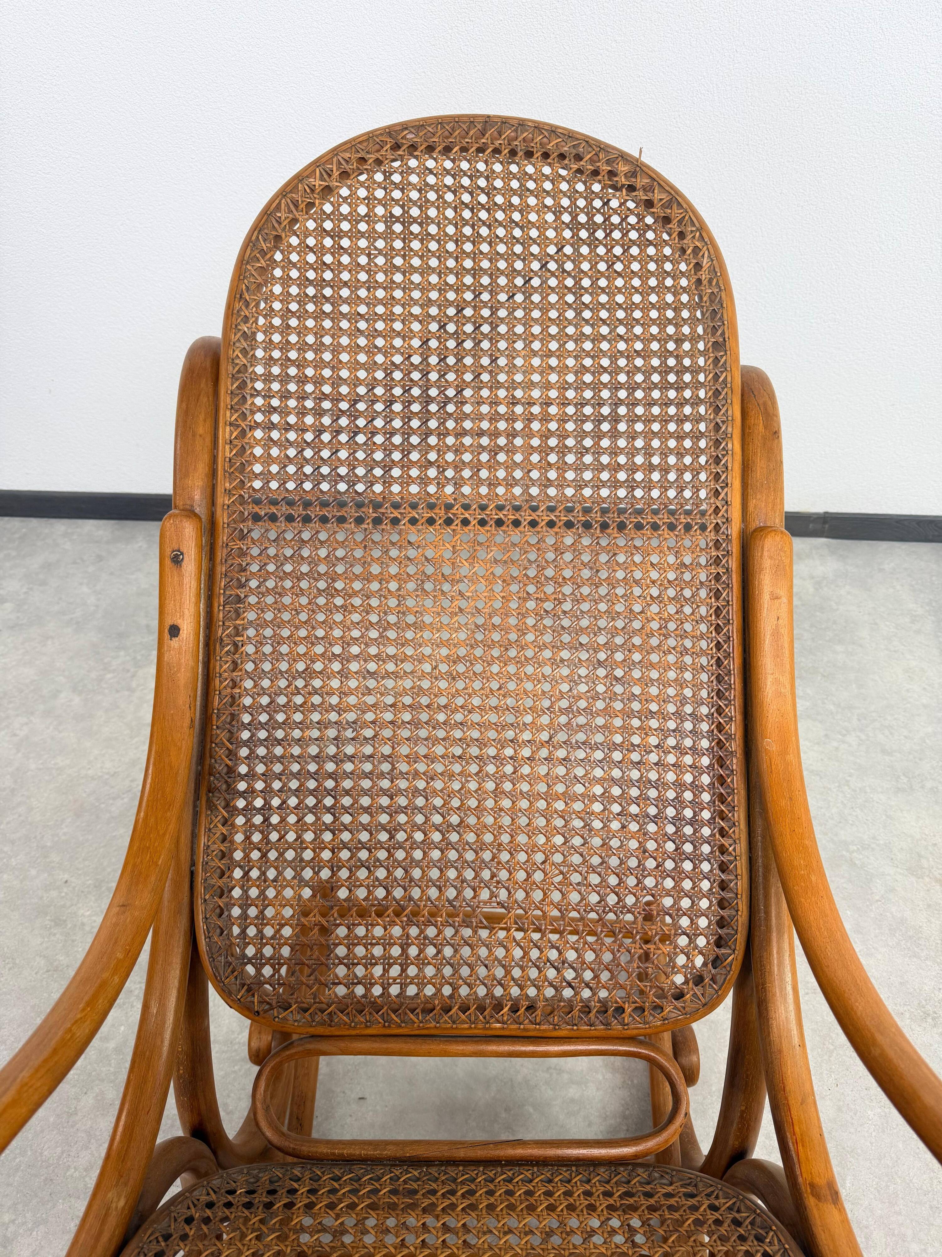 Grand fauteuil à bascule Thonet no.7021B