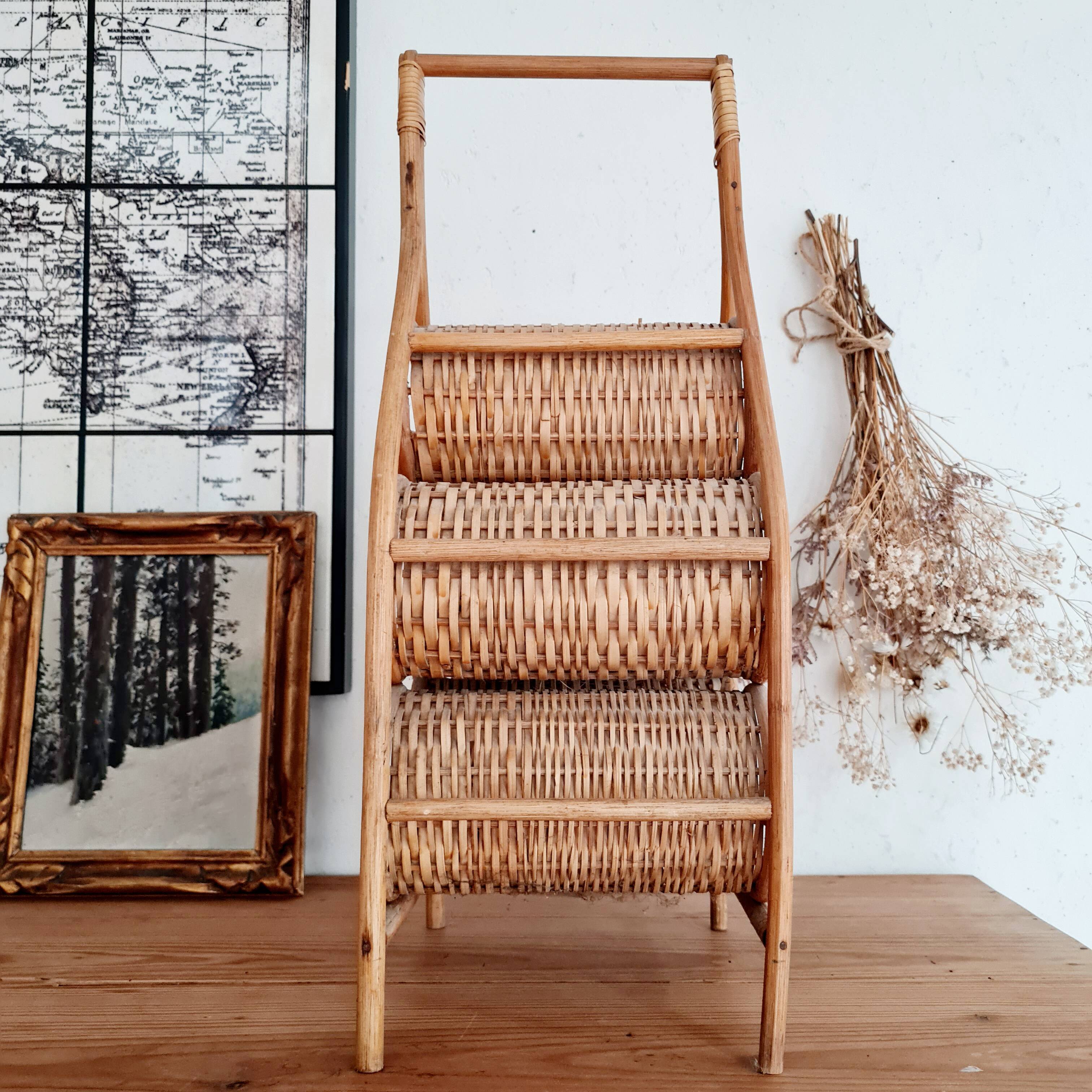 Rattan bottle holder