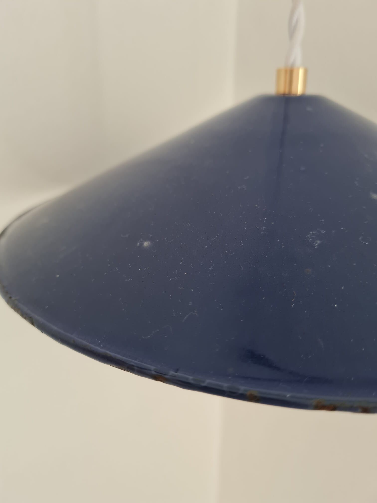 Suspension en tôle émaillée 1950