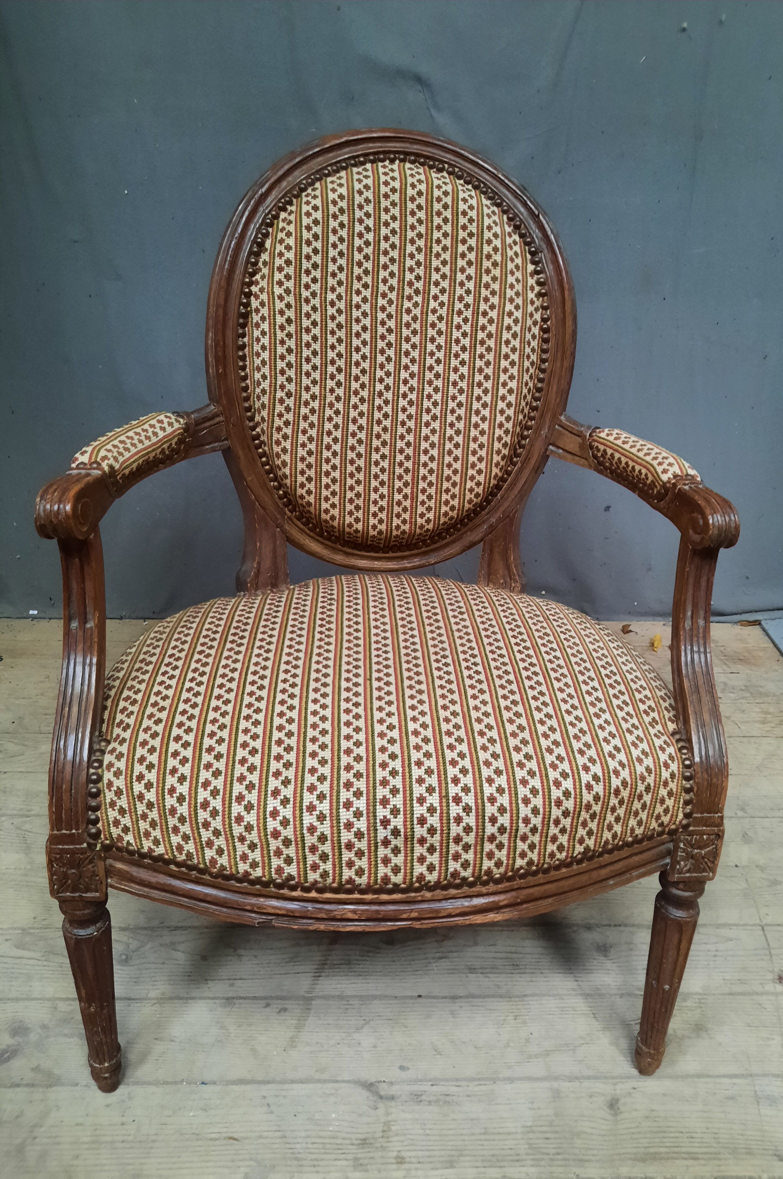 Fauteuil medaillon Louis XVI