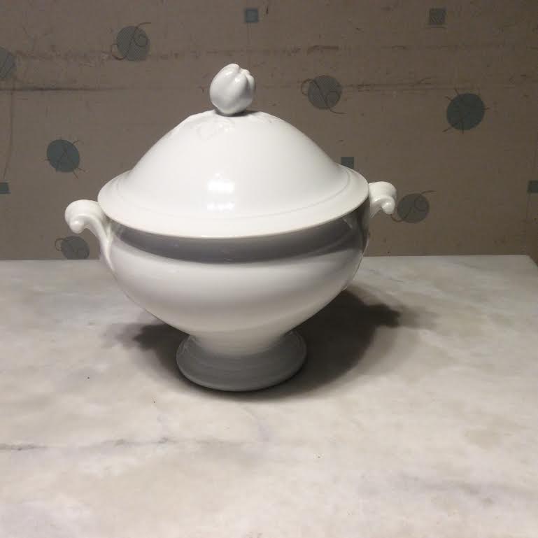 White porcelain soup maker