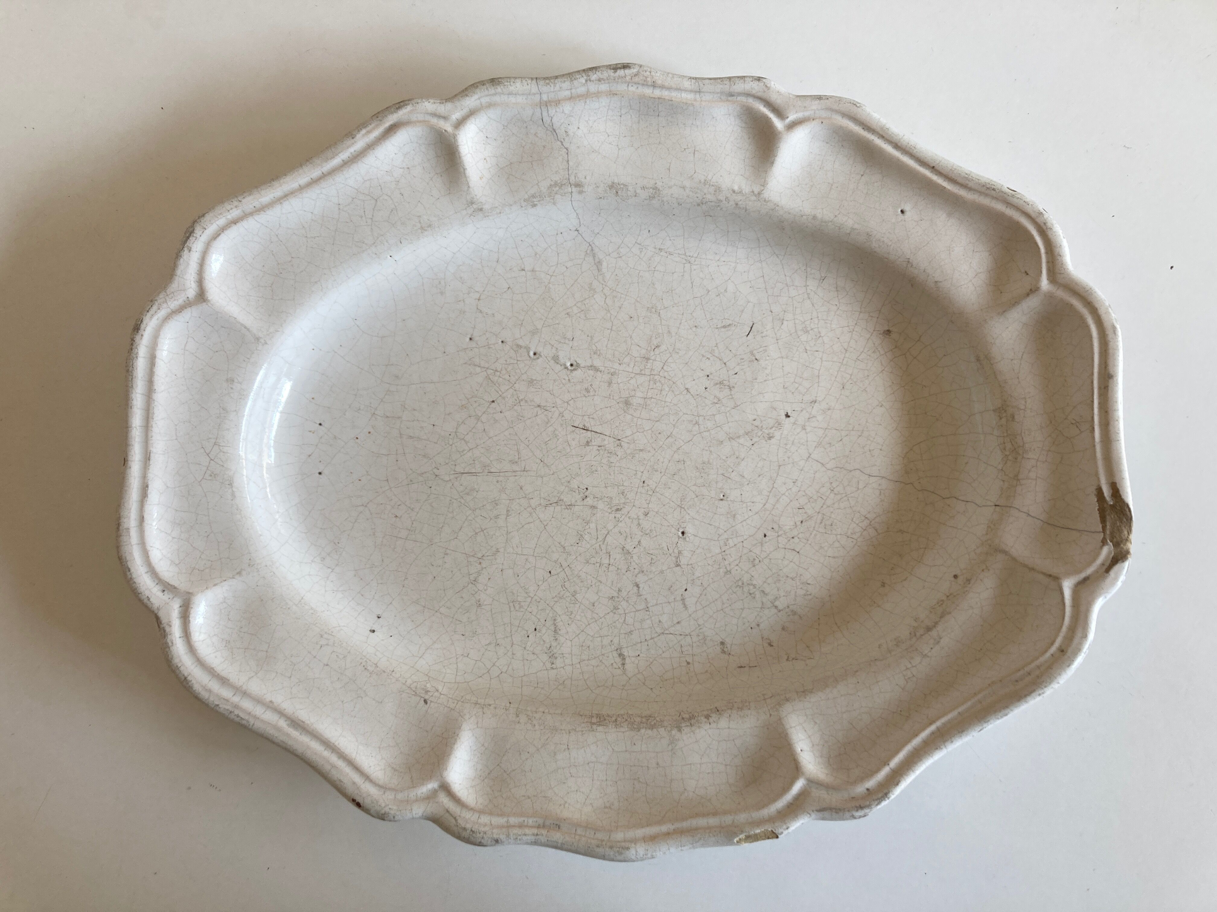 Flat centerpiece with godrons in glazed earth Moustiers 18th