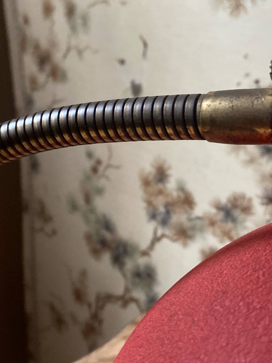 Lampe de bureau articulée vintage en métal rouge