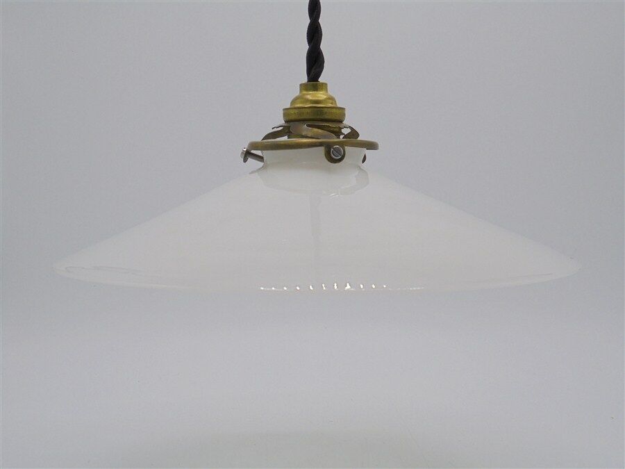 Suspension in opaline white