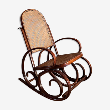 Rocking chair in curved wood