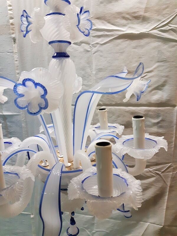 Murano chandelier in white Opaline with blue nets 6 full lights