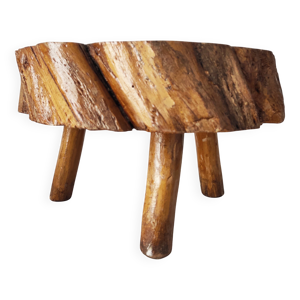 Repose-pied tripode brutaliste