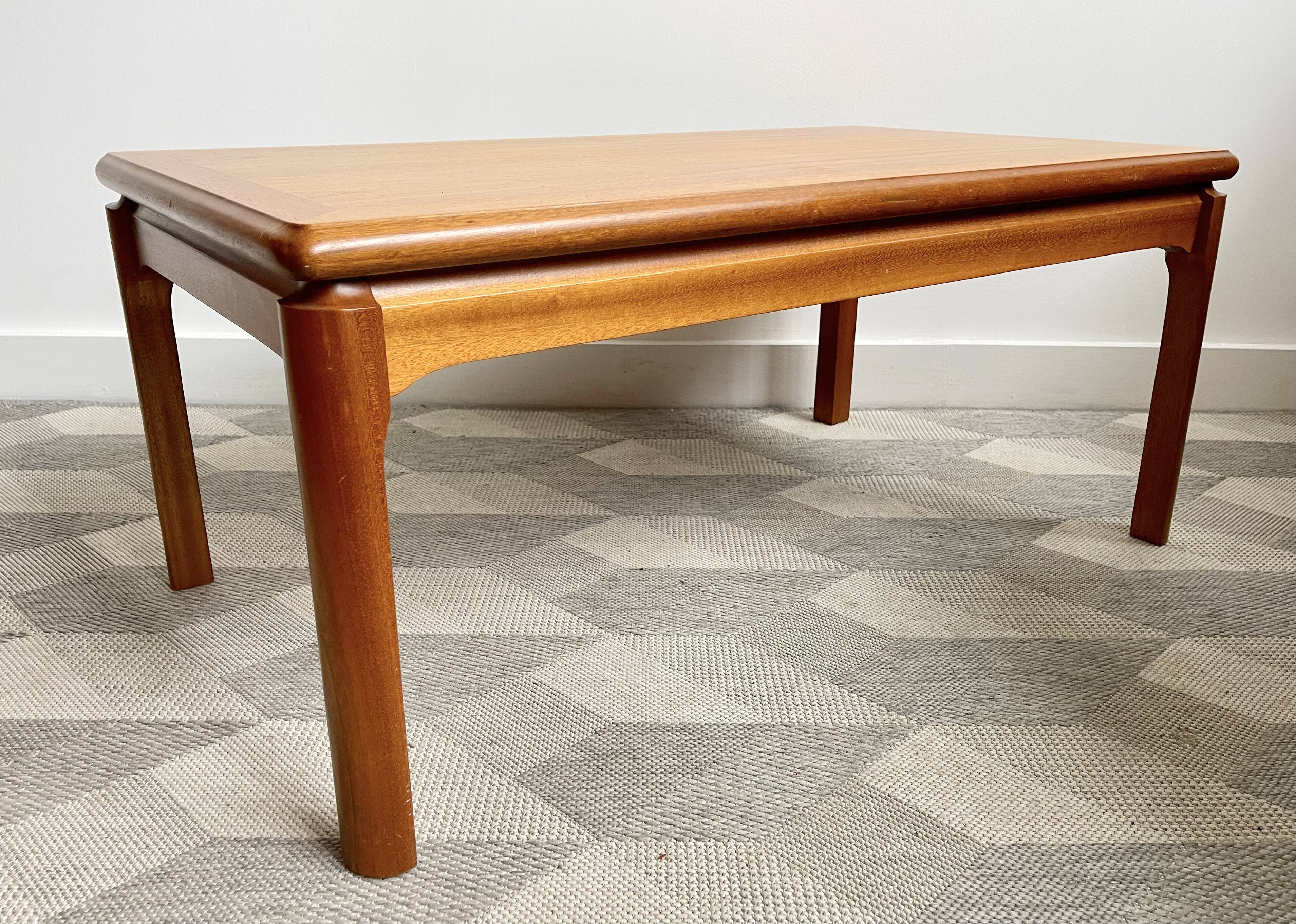 Table basse en teck par Nathan