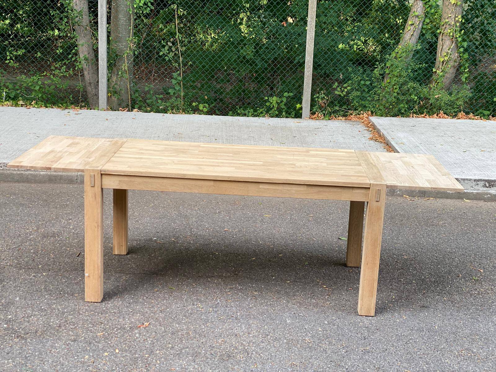 Grande table à manger scandinave extensible en chêne massif décapée 160-240