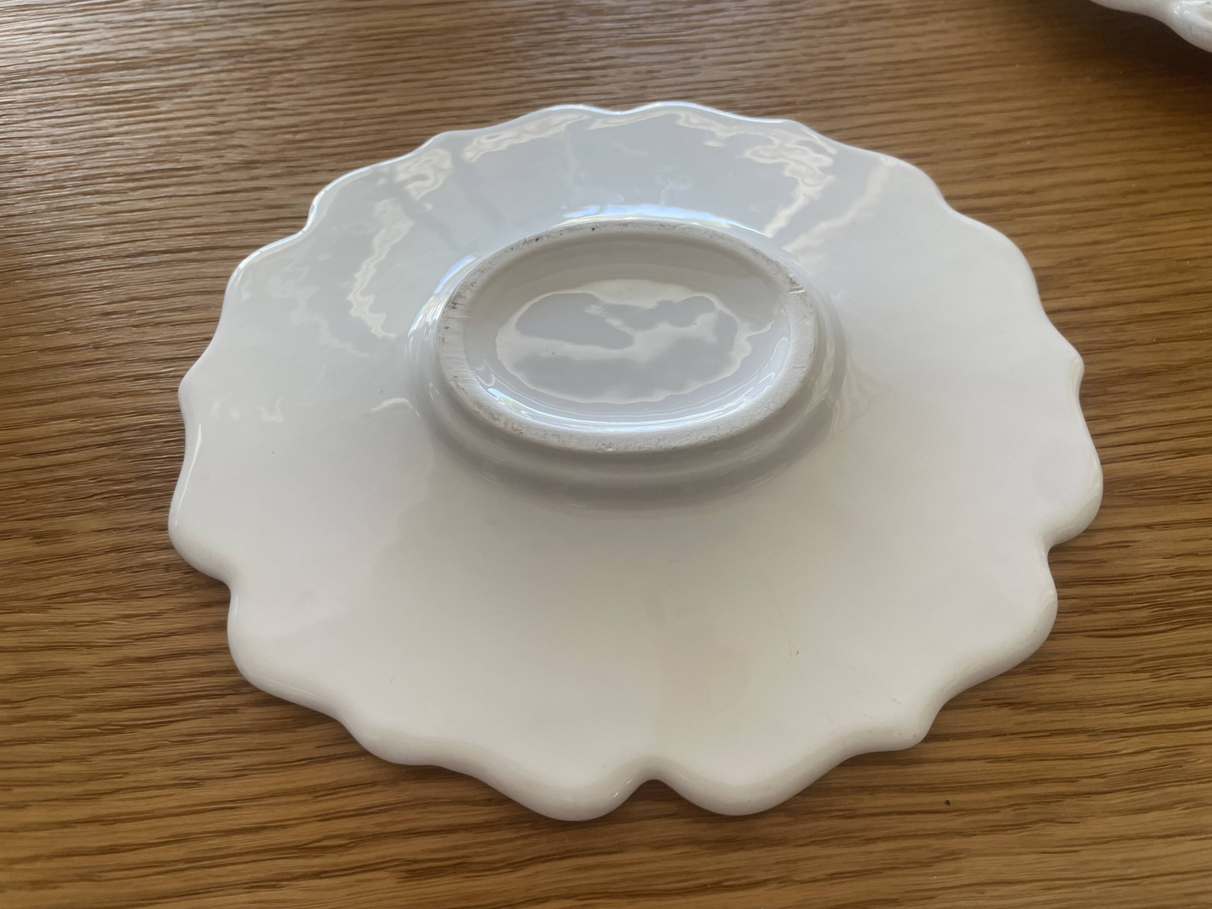 Lot de 4 tasses à thé et leur soucoupes