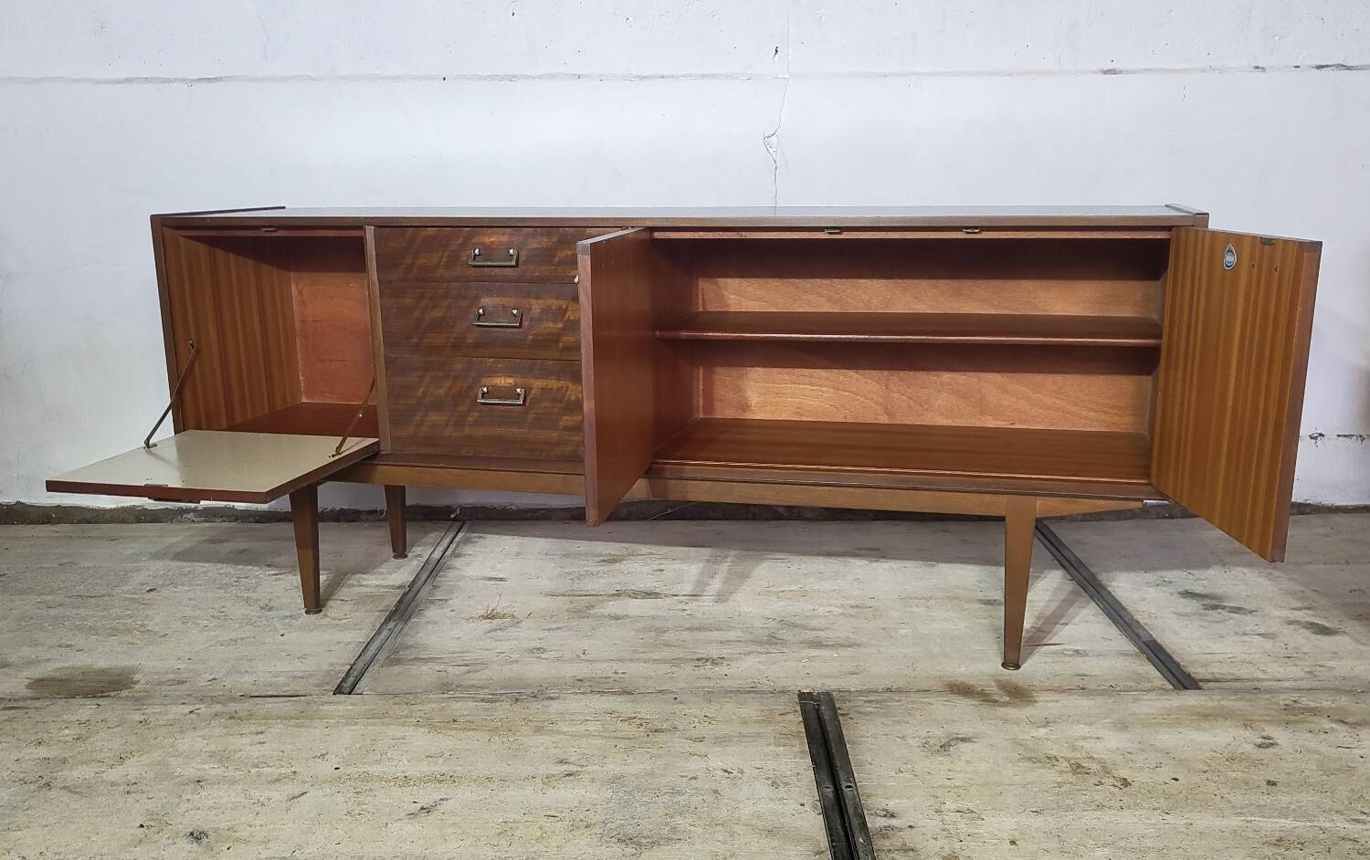 Vintage mid-century NATHAN enfilade